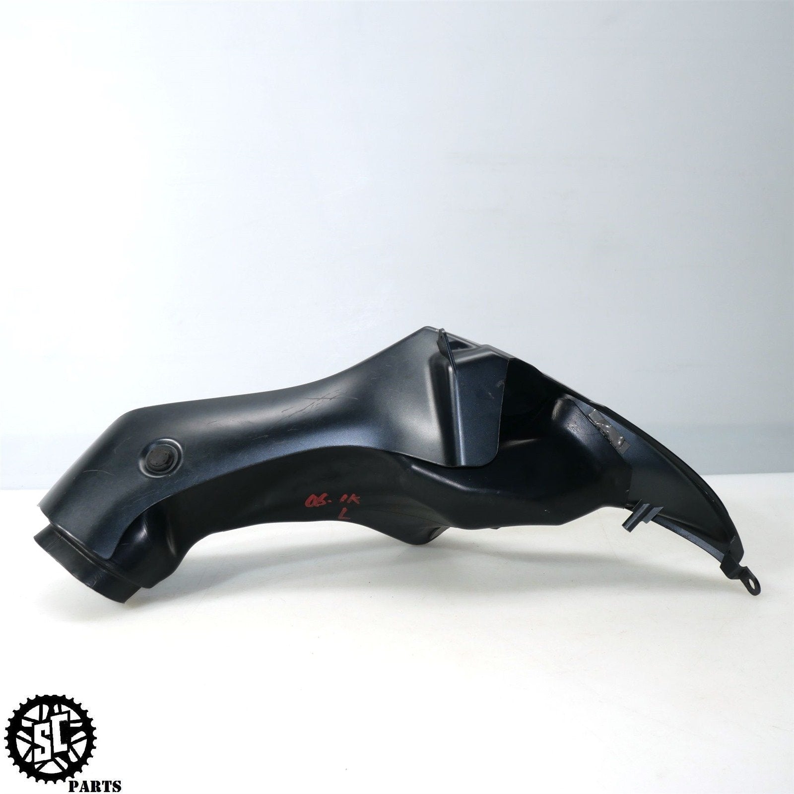 05 06 2005 SUZUKI GSXR1000 LEFT AIR TUBE COVER INTAKE FAIRING S66 - SALVAGECYCLEPARTS