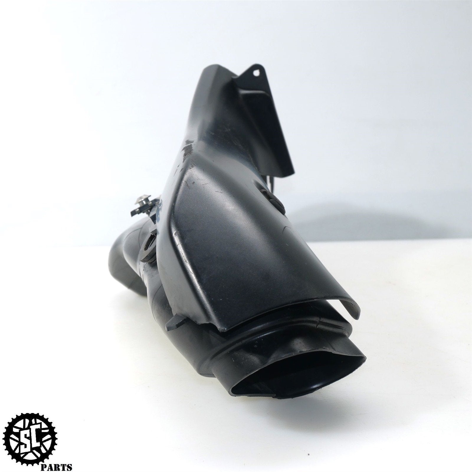 05 06 2005 SUZUKI GSXR1000 LEFT AIR TUBE COVER INTAKE FAIRING S66 - SALVAGECYCLEPARTS