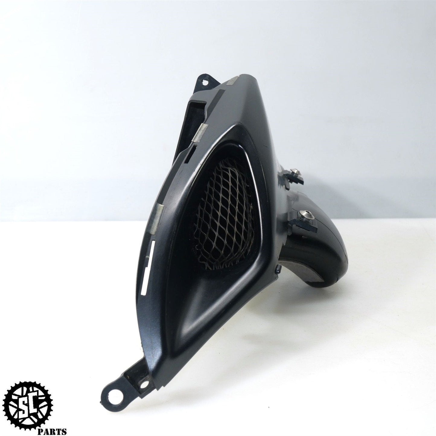 05 06 2005 SUZUKI GSXR1000 LEFT AIR TUBE COVER INTAKE FAIRING S66 - SALVAGECYCLEPARTS