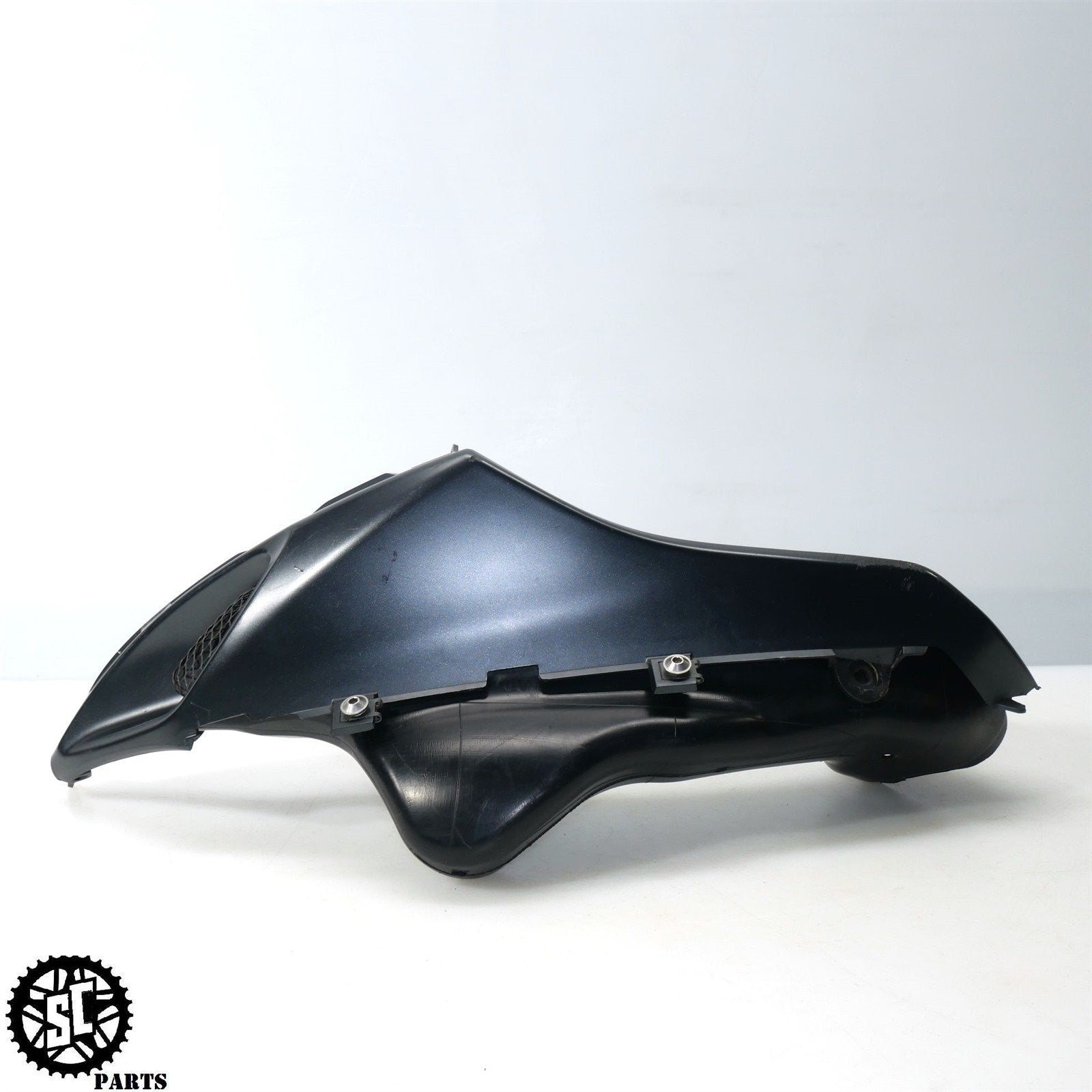 05 06 2005 SUZUKI GSXR1000 LEFT AIR TUBE COVER INTAKE FAIRING S66 - SALVAGECYCLEPARTS