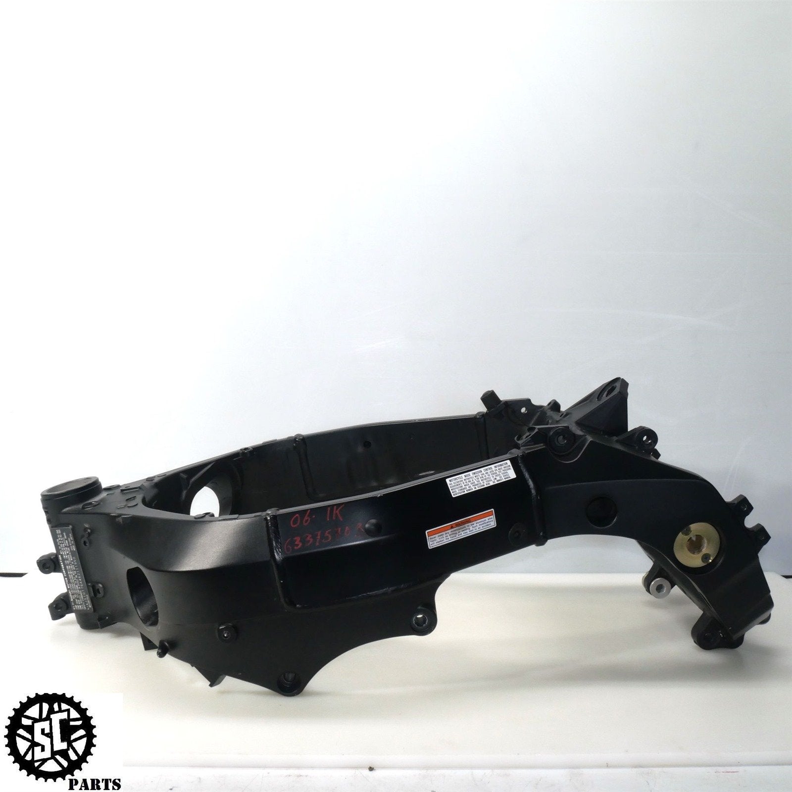 05 06 SUZUKI GSXR 1000 FRAME CHASSIS *S* S68 - SALVAGECYCLEPARTS