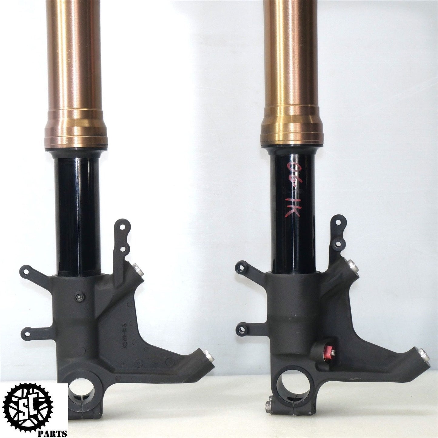 05 06 SUZUKI GSXR 1000 FRONT FORKS TUBE SUSPENSION STRAIGHT S68 - SALVAGECYCLEPARTS