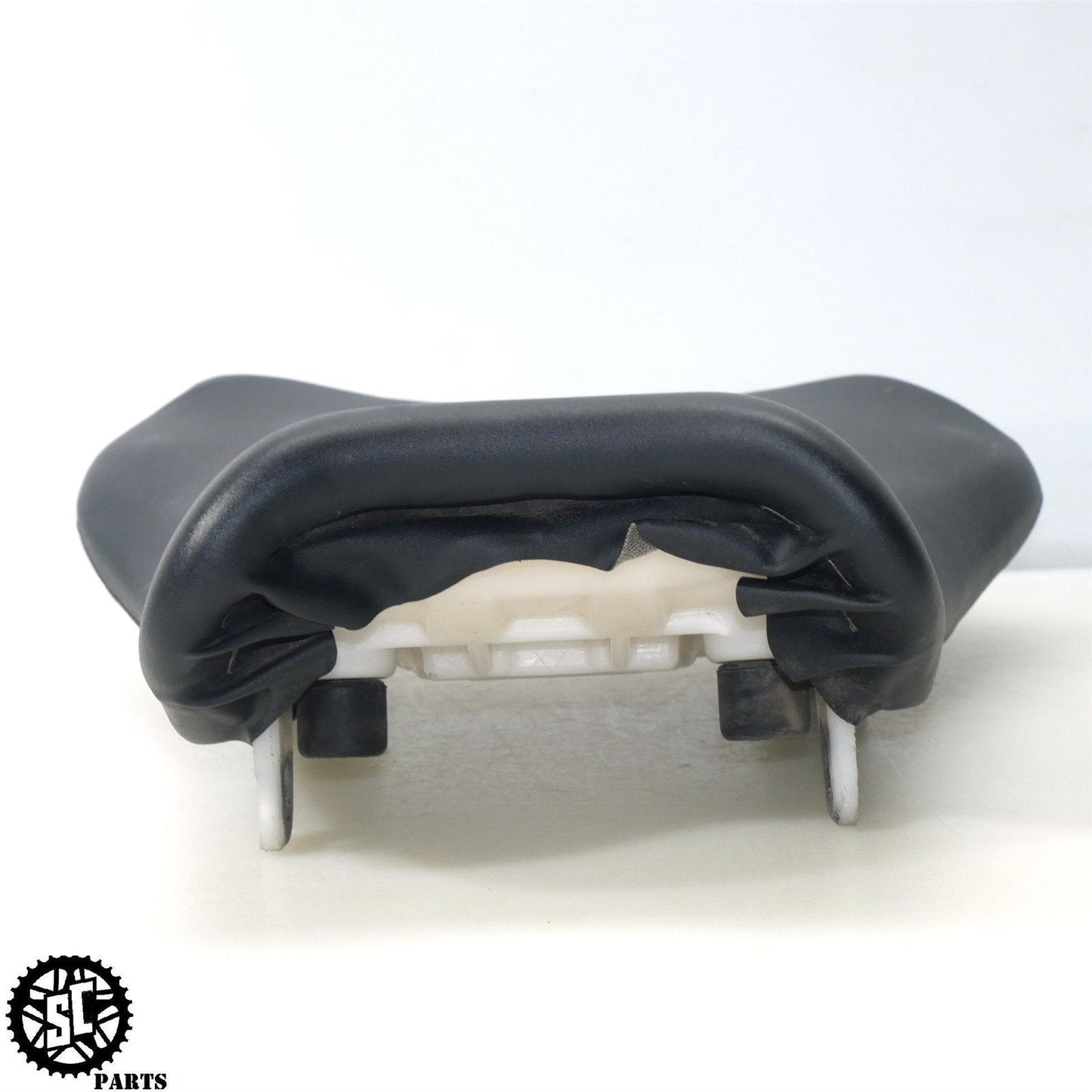 05 06 SUZUKI GSXR 1000 FRONT SEAT S68 - SALVAGECYCLEPARTS