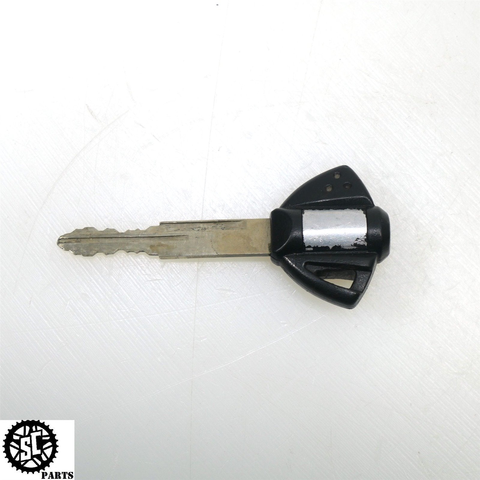 05 06 SUZUKI GSXR 1000 LOCKSET IGNITION SWITCH S68 – SALVAGECYCLEPARTS