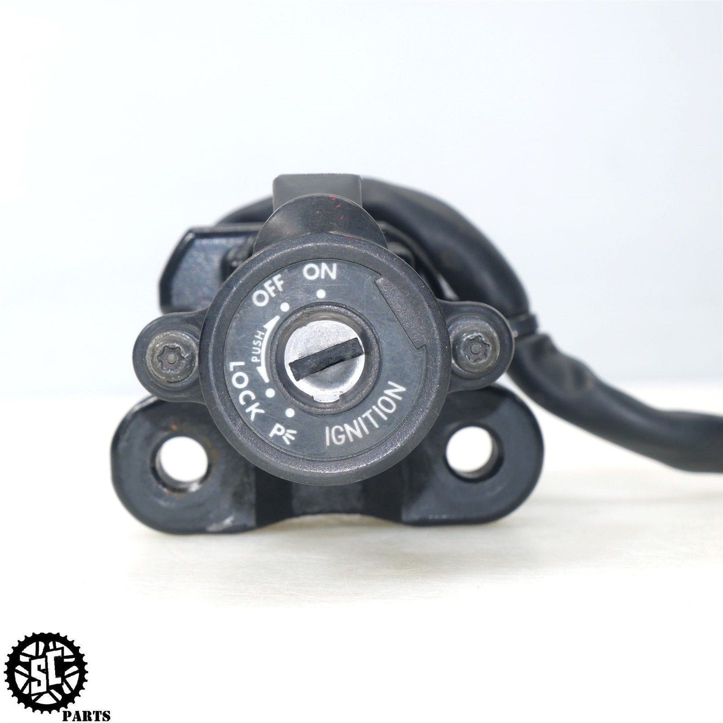 05 06 SUZUKI GSXR 1000 LOCKSET IGNITION SWITCH S68 - SALVAGECYCLEPARTS