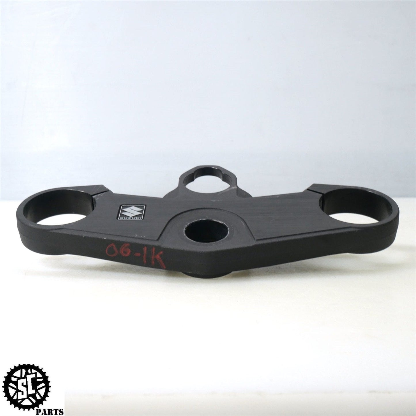 05 06 SUZUKI GSXR 1000 UPPER TRIPLE TREE CLAMP S68 - SALVAGECYCLEPARTS