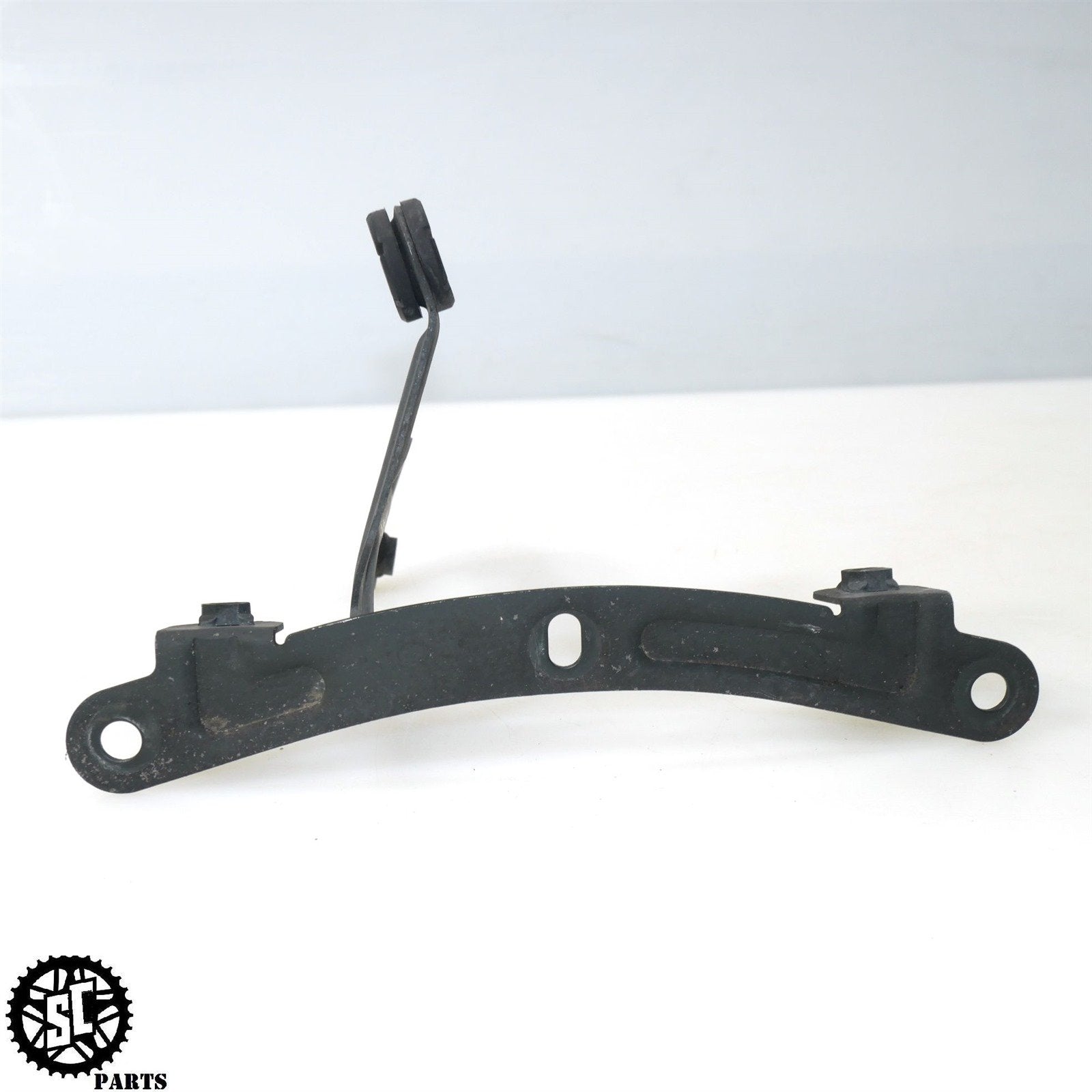 05 06 SUZUKI GSXR1000 ENGINE RADIATOR OIL COOLER BRACKET S50 - SALVAGECYCLEPARTS