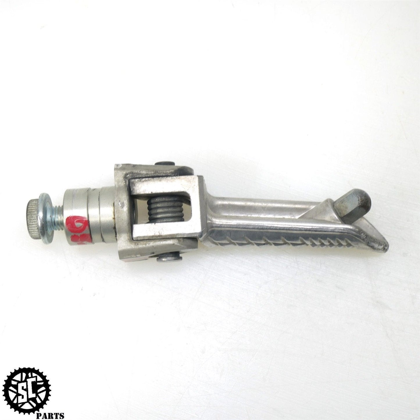 05 06 SUZUKI GSXR1000 FRONT RIGHT FOOT PEG S50 - SALVAGECYCLEPARTS