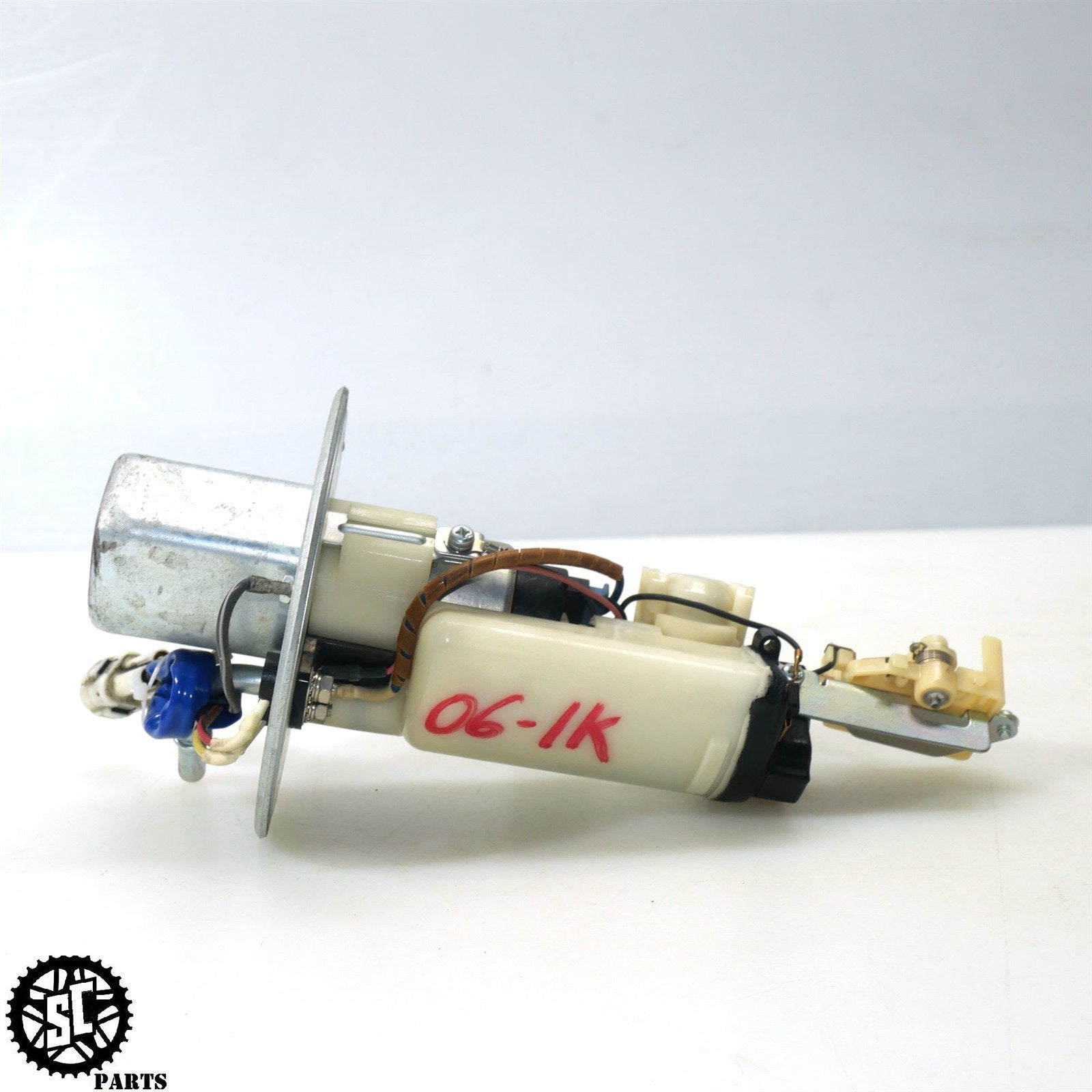 05 06 SUZUKI GSXR1000 FUEL PUMP 15100 - 41G00 S26 - SALVAGECYCLEPARTS