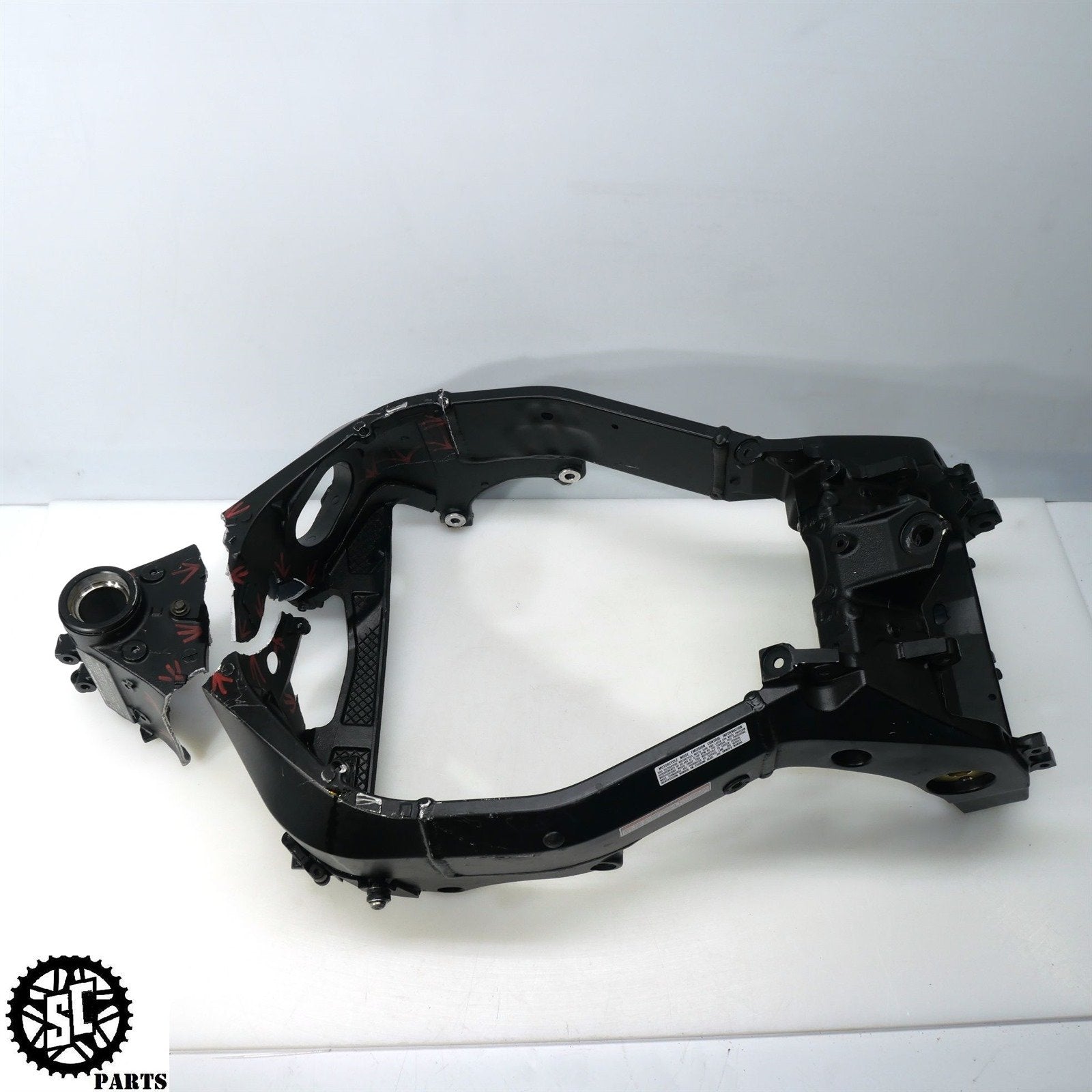 05 06 SUZUKI GSXR1000 MAIN FRAME CHASSIS *S* S26 - SALVAGECYCLEPARTS