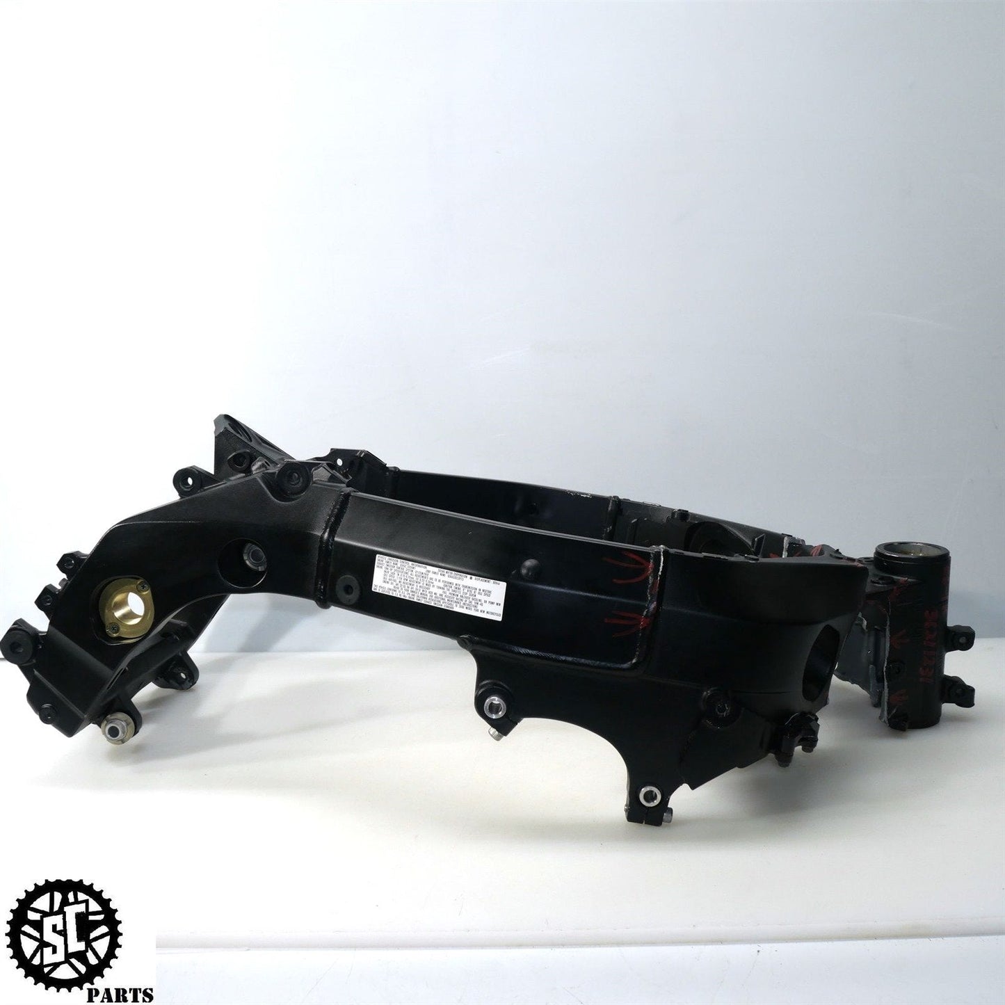 05 06 SUZUKI GSXR1000 MAIN FRAME CHASSIS *S* S26 - SALVAGECYCLEPARTS