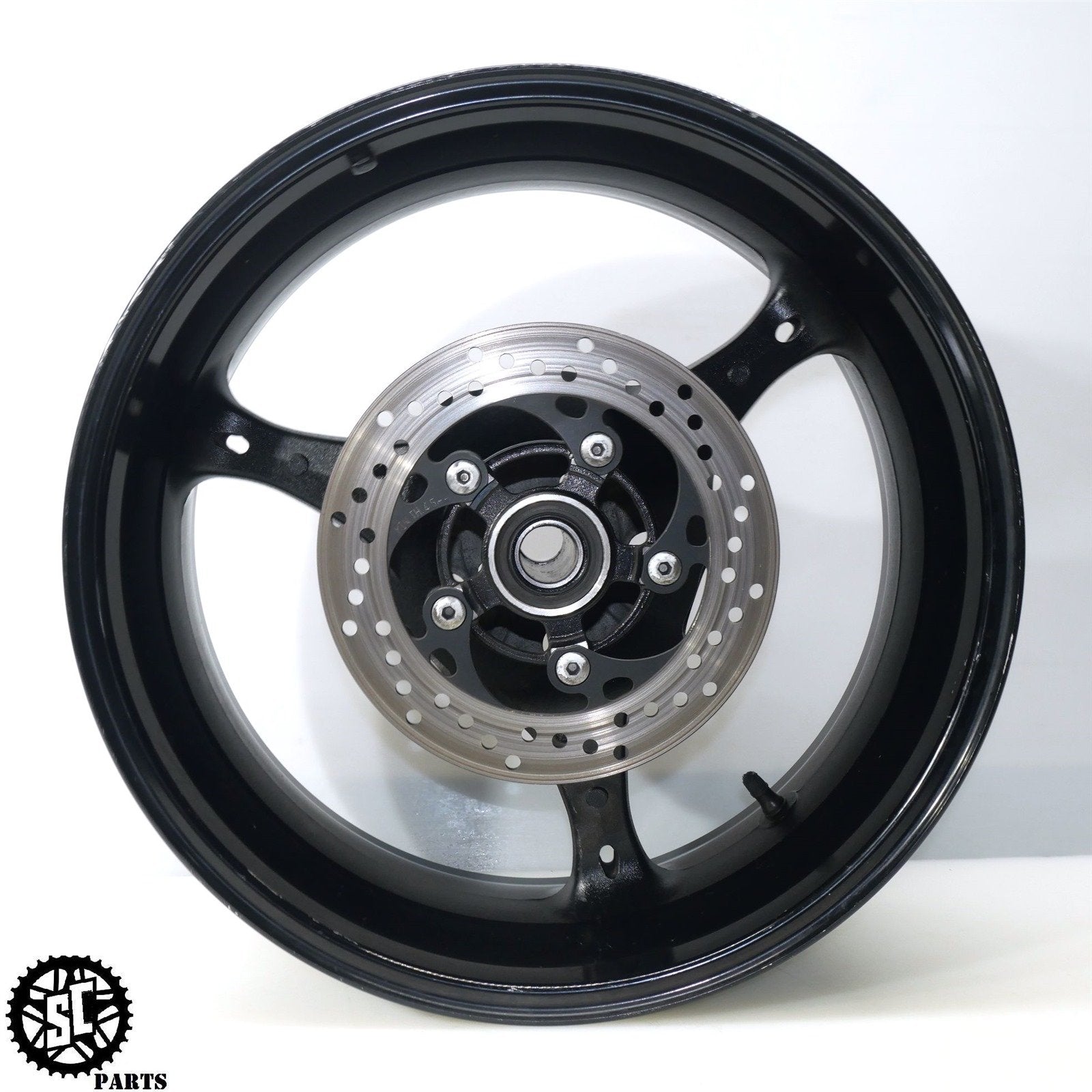 05 06 SUZUKI GSXR1000 REAR WHEEL RIM SB S26 – SALVAGECYCLEPARTS