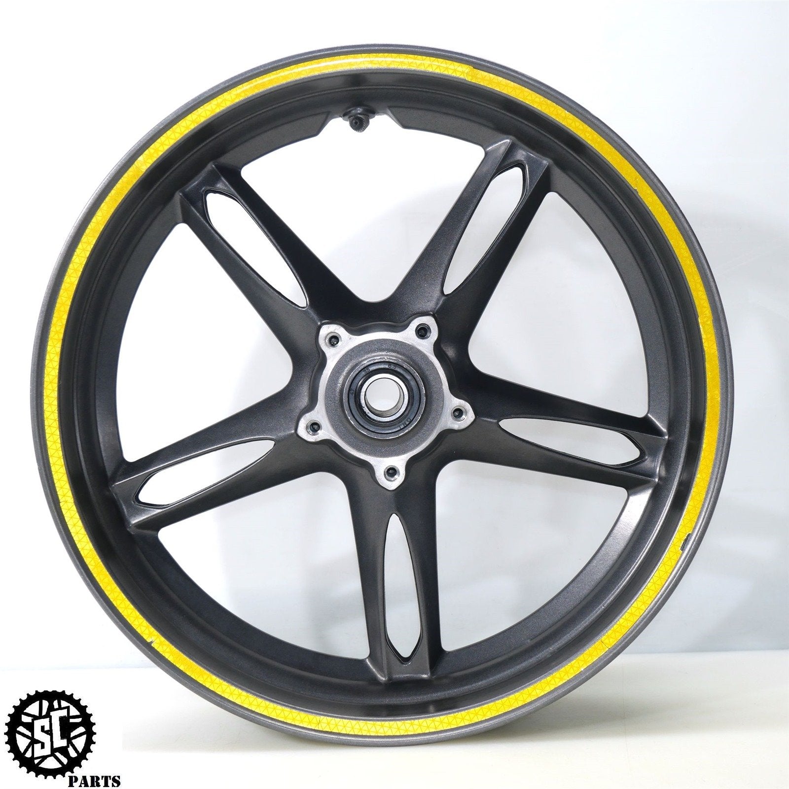 05 - 07 TRIUMPH SPEED TRIPLE 1050 FRONT WHEEL RIM SB T2000074 T33 - SALVAGECYCLEPARTS