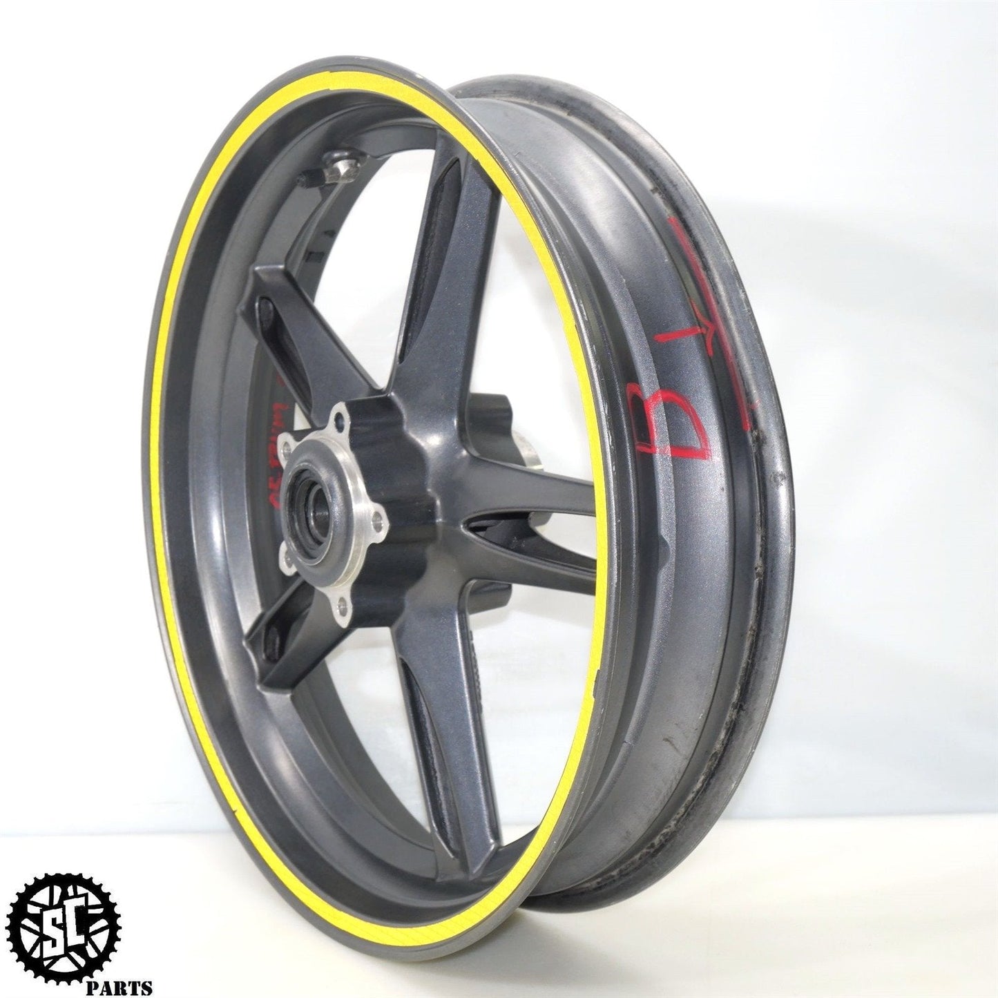 05 - 07 TRIUMPH SPEED TRIPLE 1050 FRONT WHEEL RIM SB T2000074 T33 - SALVAGECYCLEPARTS