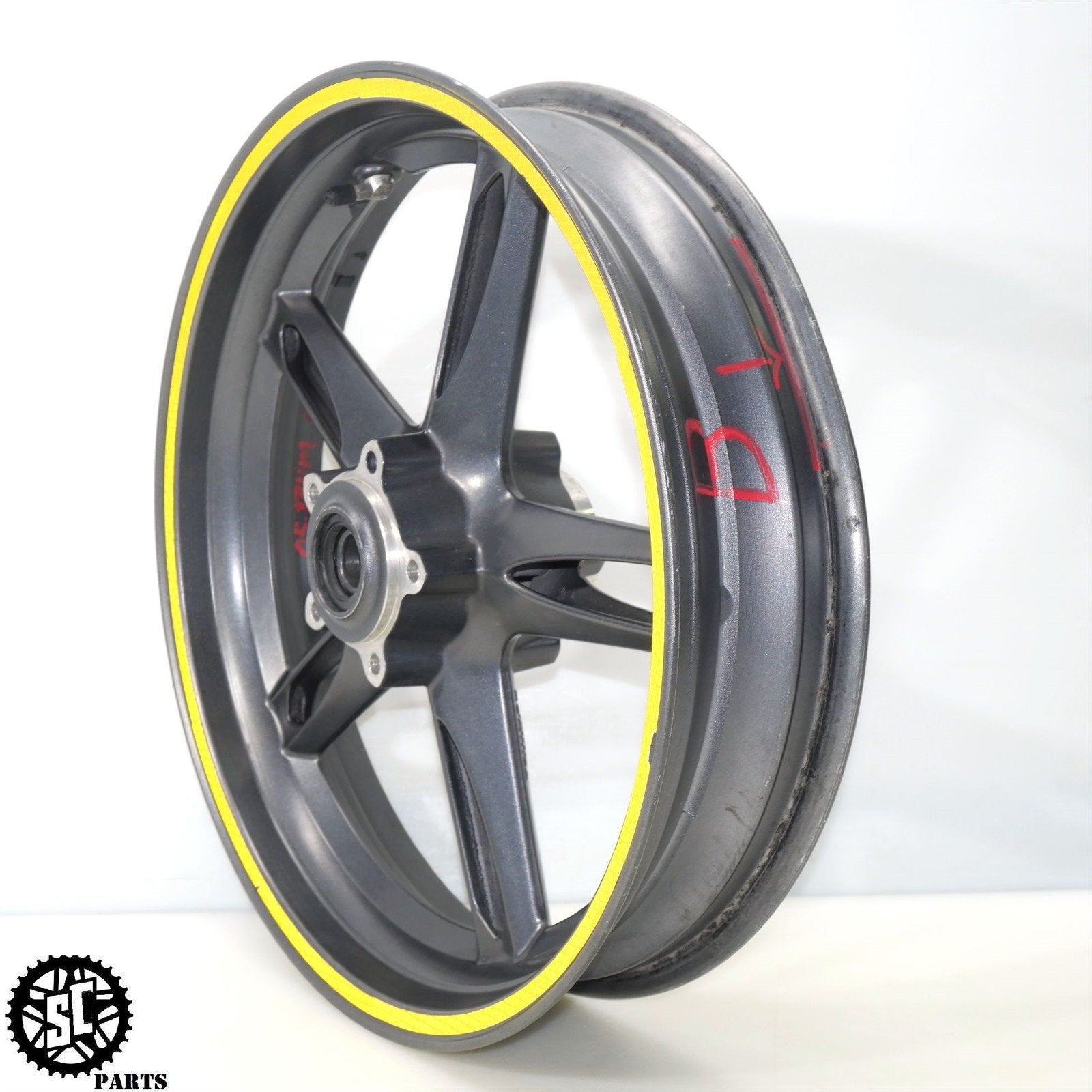 05 - 07 TRIUMPH SPEED TRIPLE 1050 FRONT WHEEL RIM SB T2000074 T33 - SALVAGECYCLEPARTS