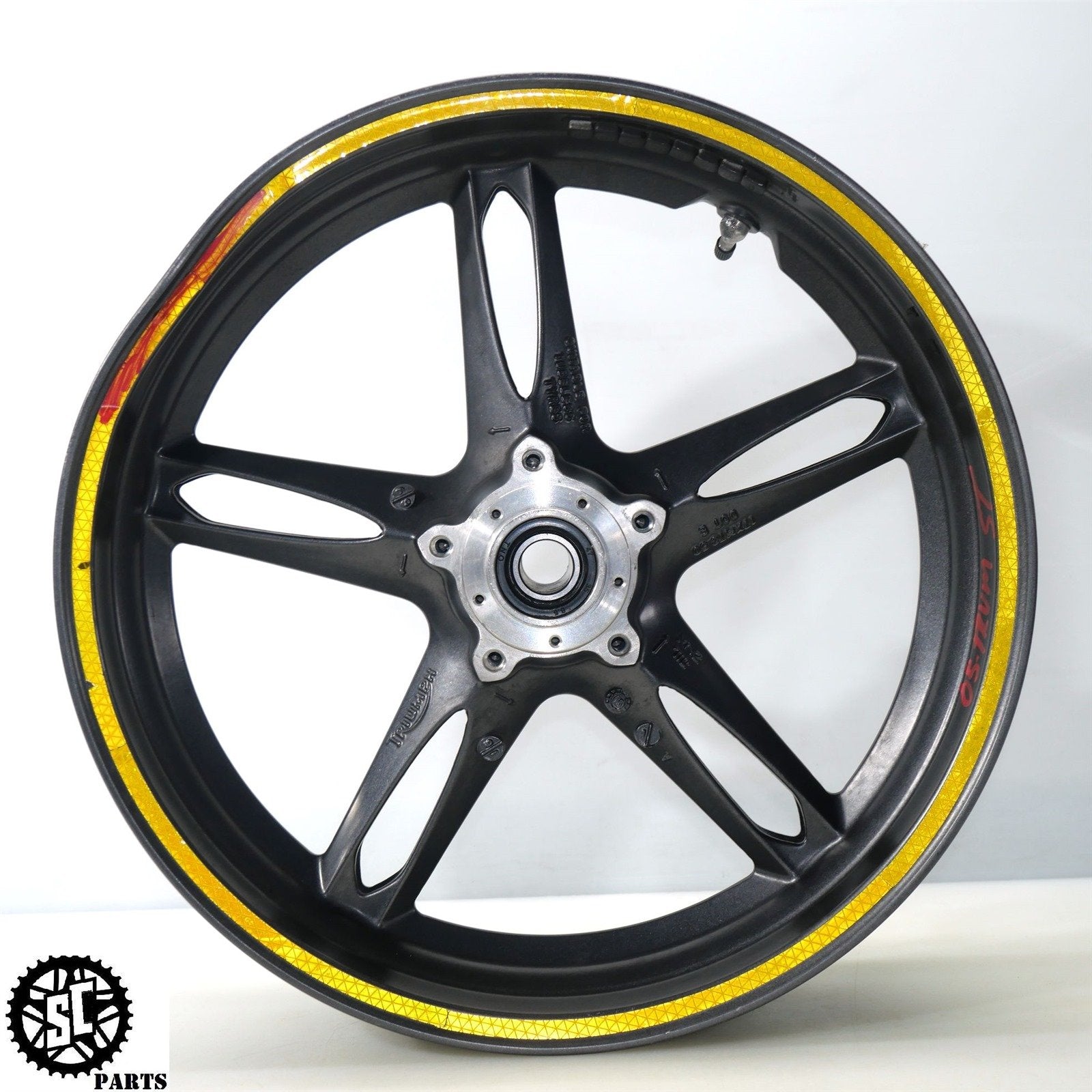 05 - 07 TRIUMPH SPEED TRIPLE 1050 FRONT WHEEL RIM SB T2000074 T33 - SALVAGECYCLEPARTS