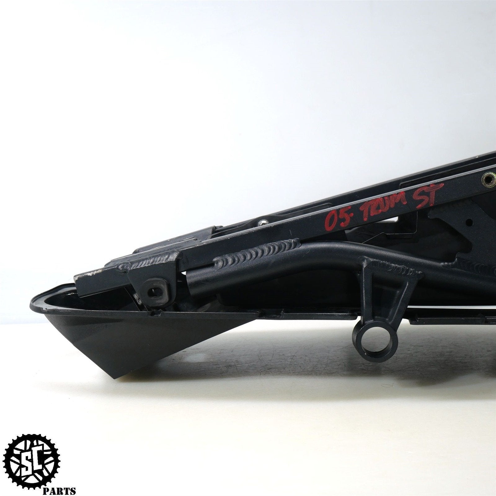 05 - 07 TRIUMPH SPEED TRIPLE 1050 REAR SUB FRAME TAIL BATTERY TRAY T2074400 T33 - SALVAGECYCLEPARTS