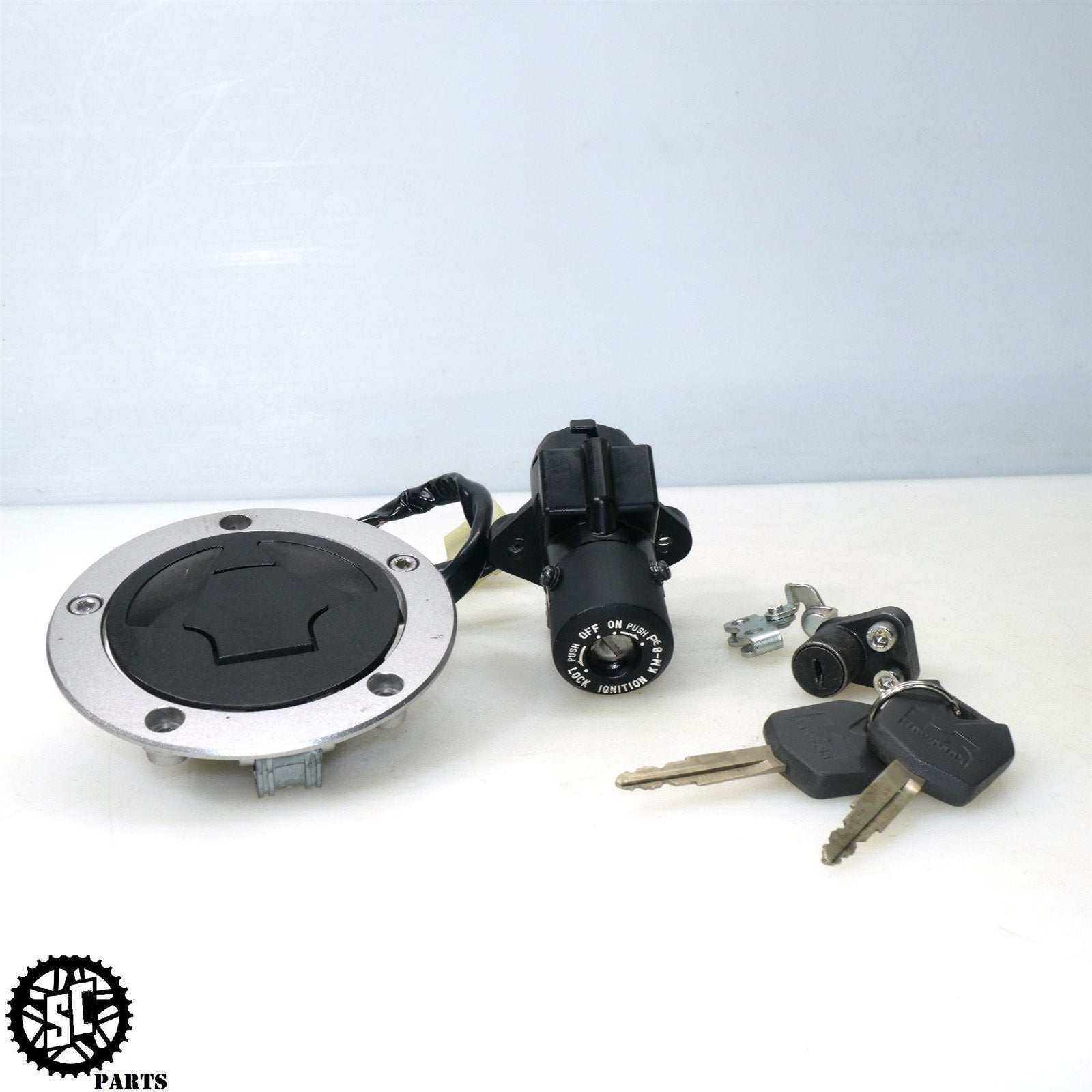 06 07 2008 - 2011 KAWASAKI ZX14 LOCK SET IGNITION SWITCH WITH KEY GAS CAP K48 - SALVAGECYCLEPARTS