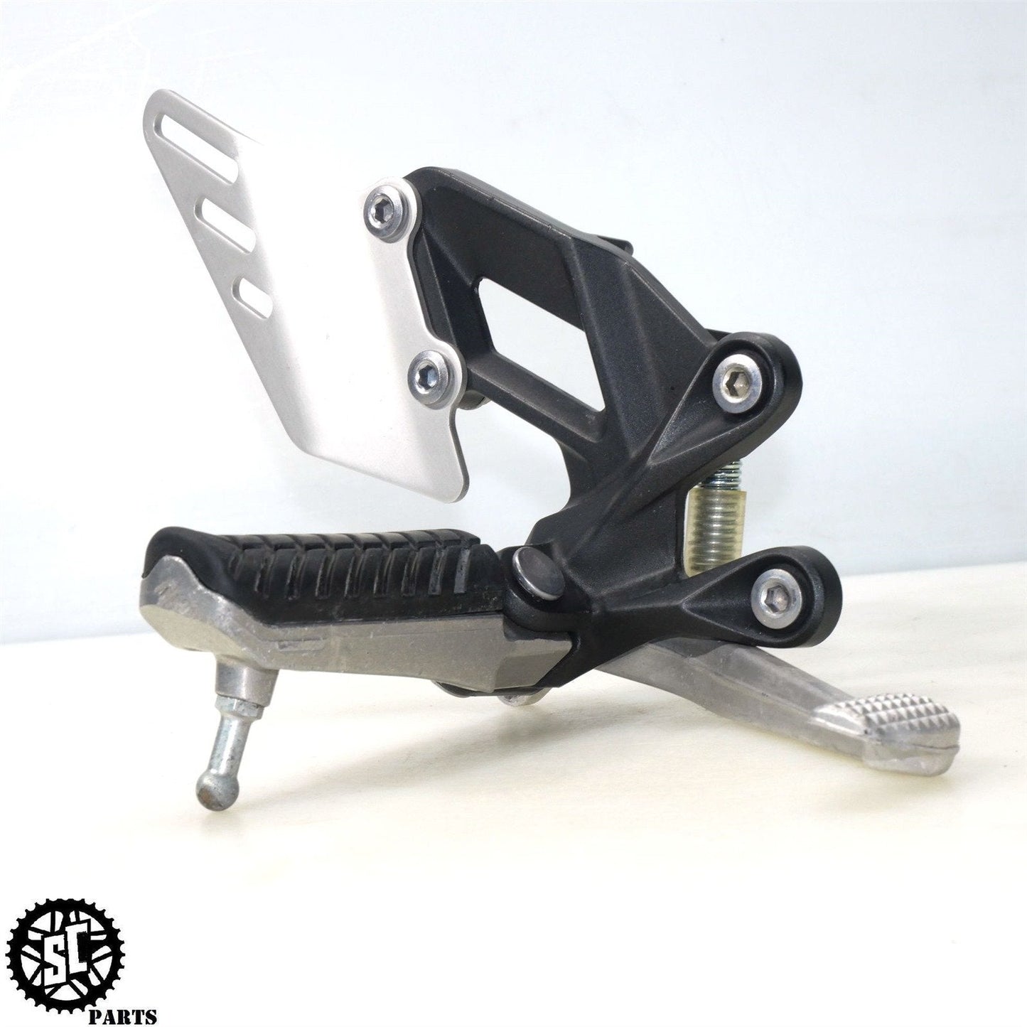 06 07 2008 - 2011 KAWASAKI ZX14 RIGHT REARSET FOOT PEG BRACKET K48 - SALVAGECYCLEPARTS