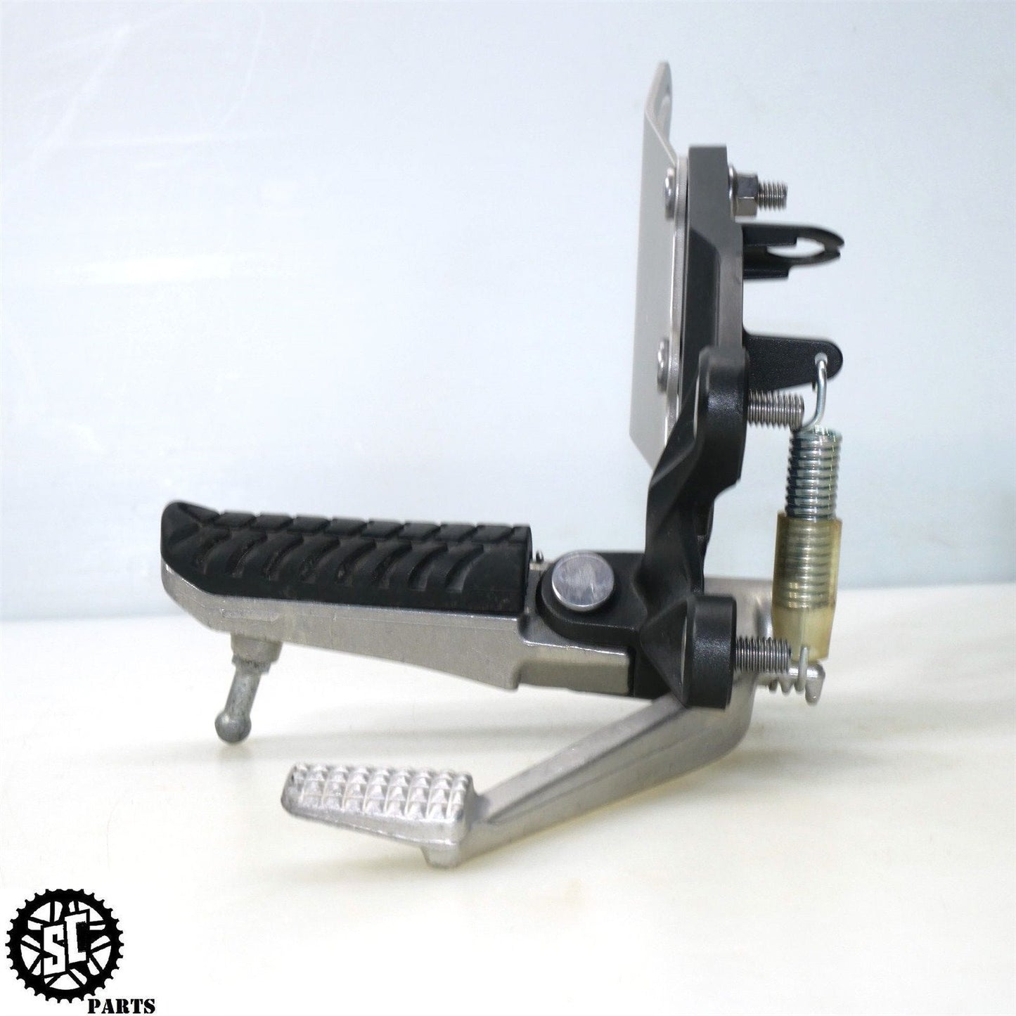06 07 2008 - 2011 KAWASAKI ZX14 RIGHT REARSET FOOT PEG BRACKET K48 - SALVAGECYCLEPARTS