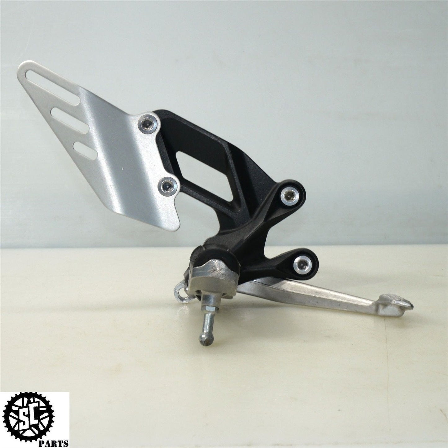 06 07 2008 - 2011 KAWASAKI ZX14 RIGHT REARSET FOOT PEG BRACKET K48 - SALVAGECYCLEPARTS