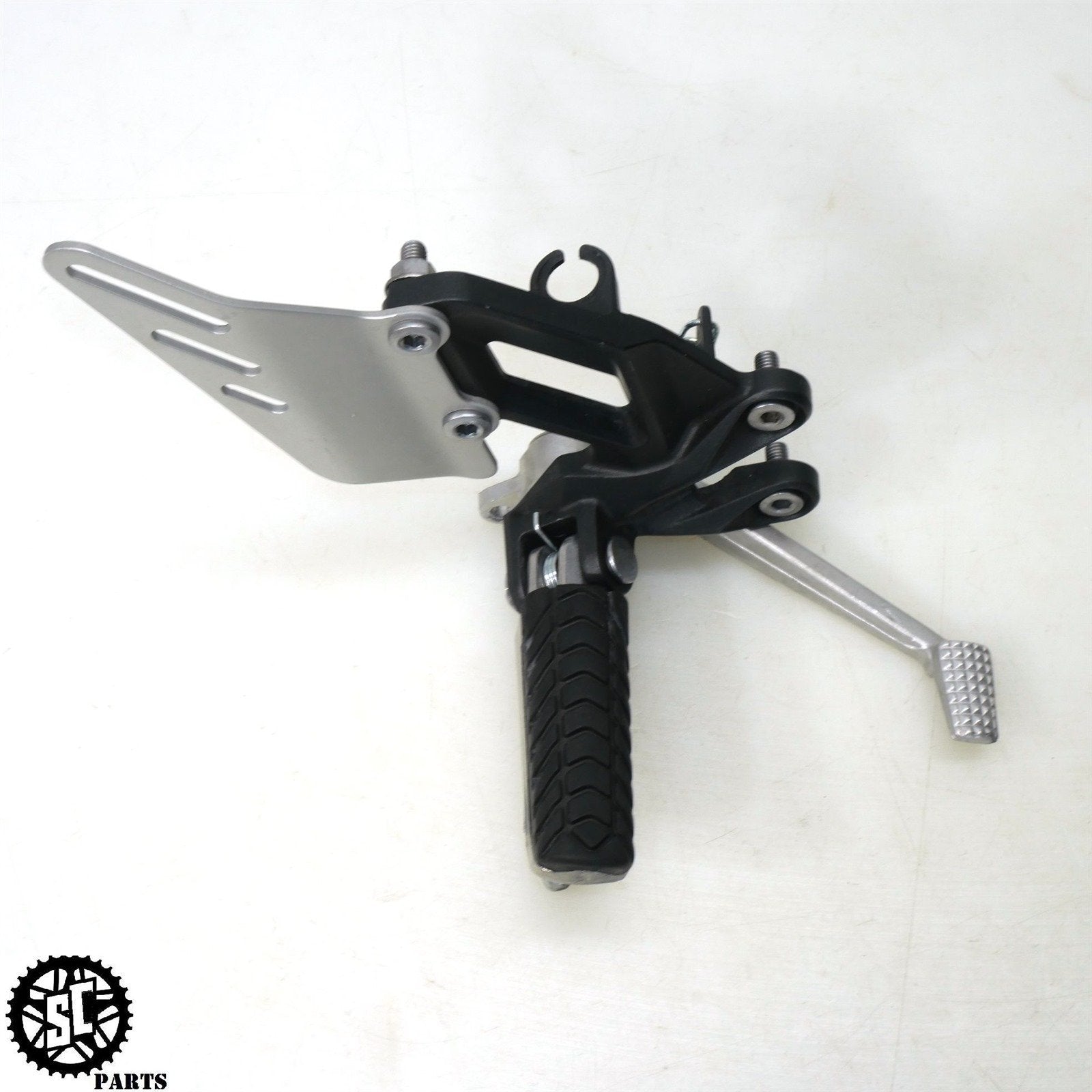 06 07 2008 - 2011 KAWASAKI ZX14 RIGHT REARSET FOOT PEG BRACKET K48 - SALVAGECYCLEPARTS
