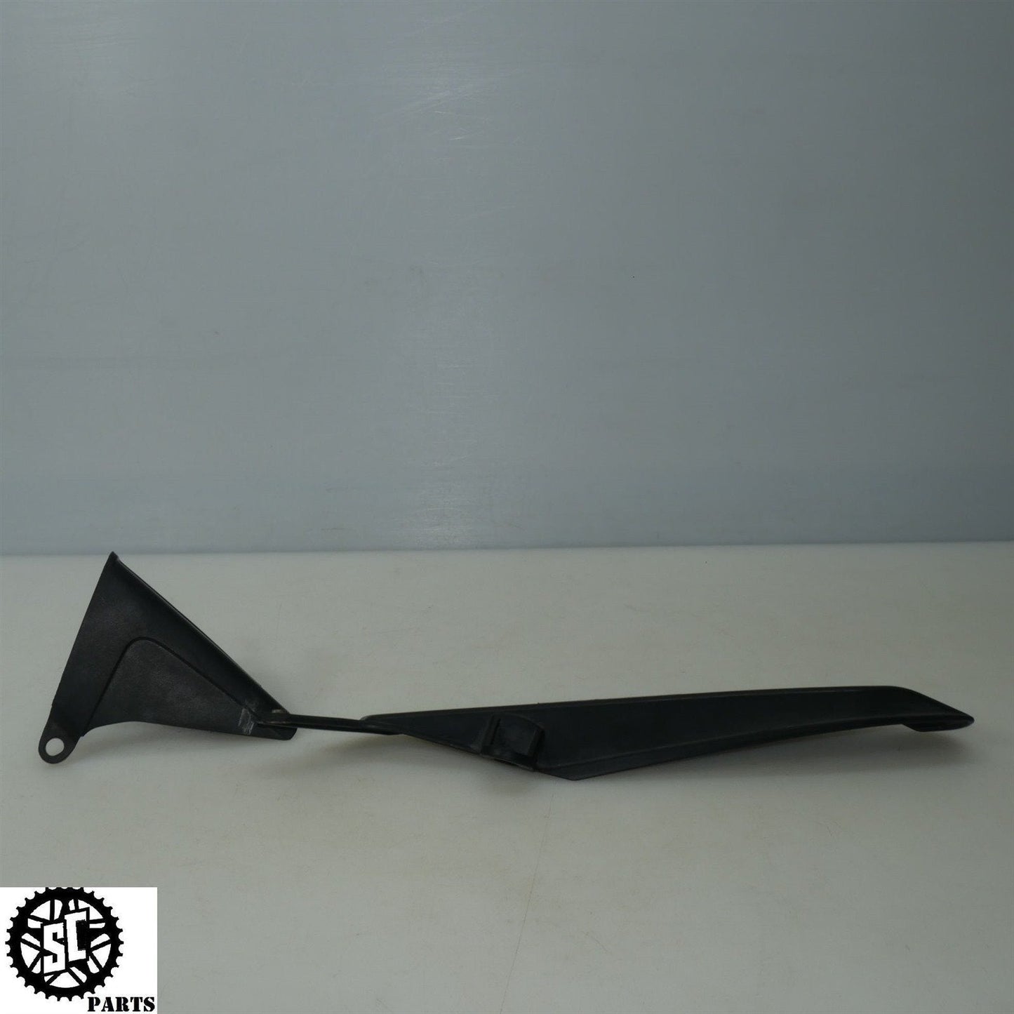 06 07 HONDA CBR1000RR CHAIN GUARD COVER H32 - SALVAGECYCLEPARTS