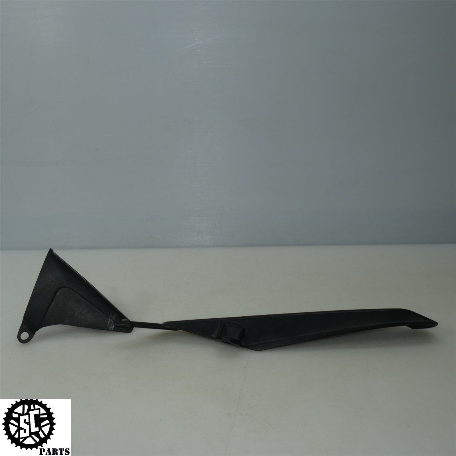 06 07 HONDA CBR1000RR CHAIN GUARD COVER H32 - SALVAGECYCLEPARTS