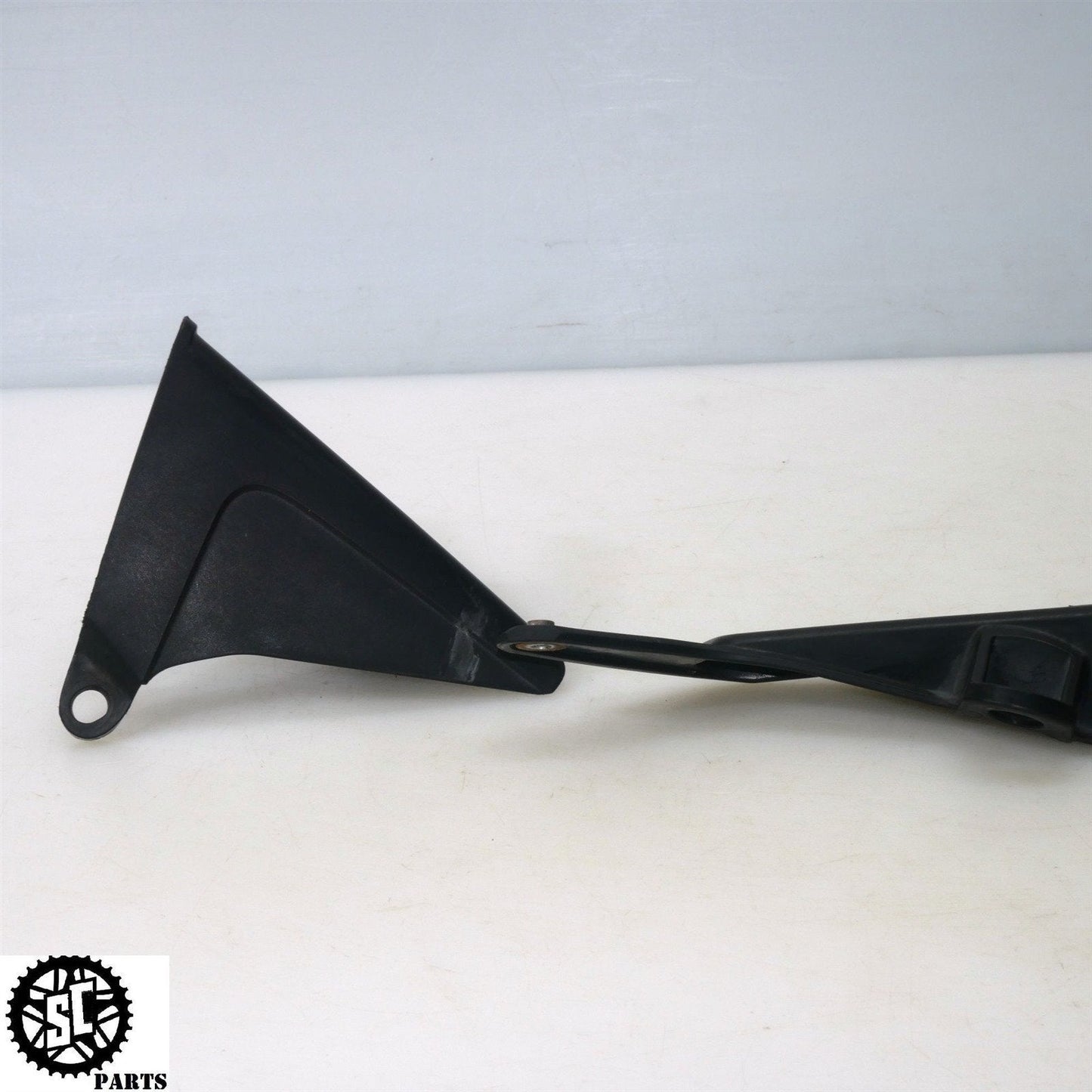 06 07 HONDA CBR1000RR CHAIN GUARD COVER H32 - SALVAGECYCLEPARTS