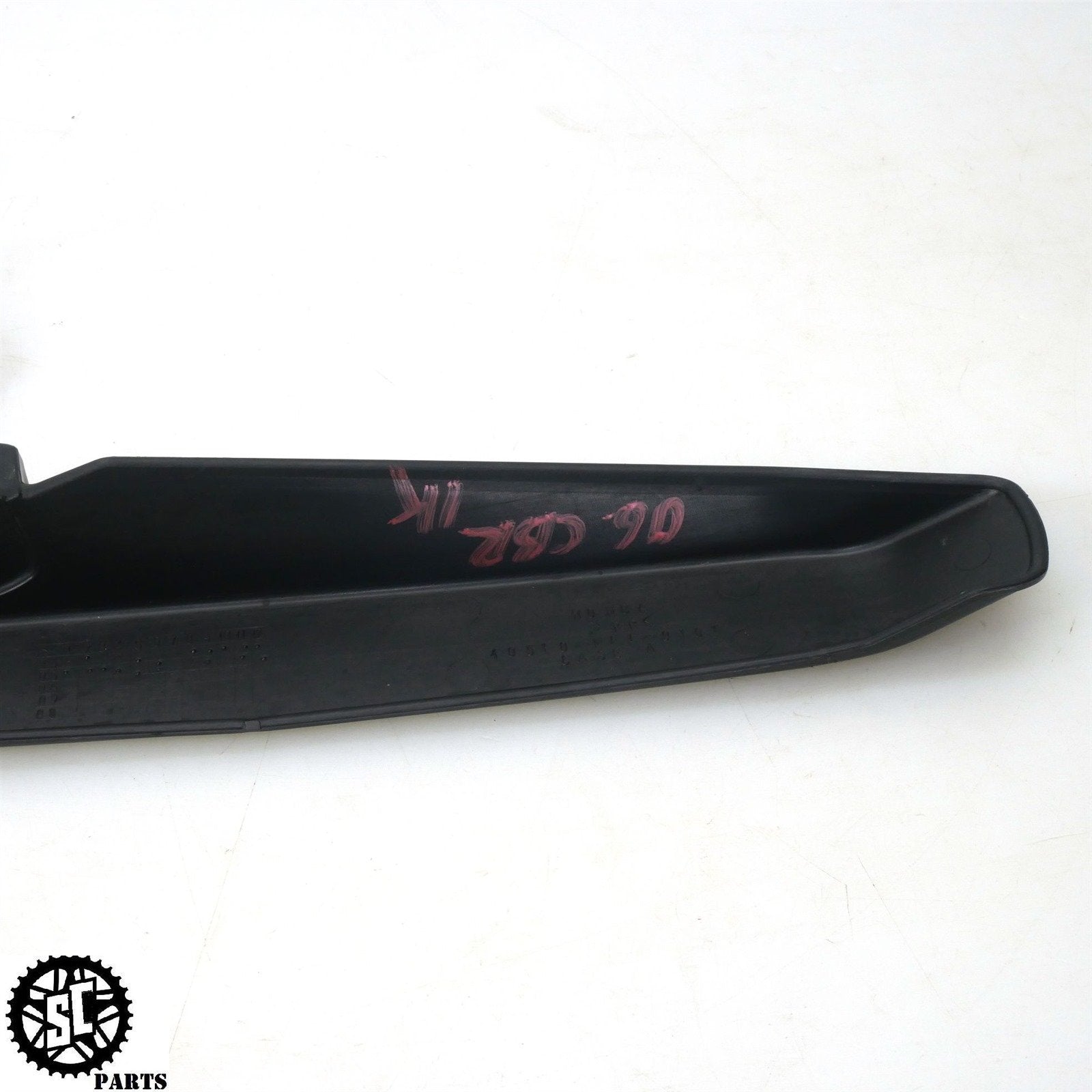 06 07 HONDA CBR1000RR CHAIN GUARD COVER H32 - SALVAGECYCLEPARTS