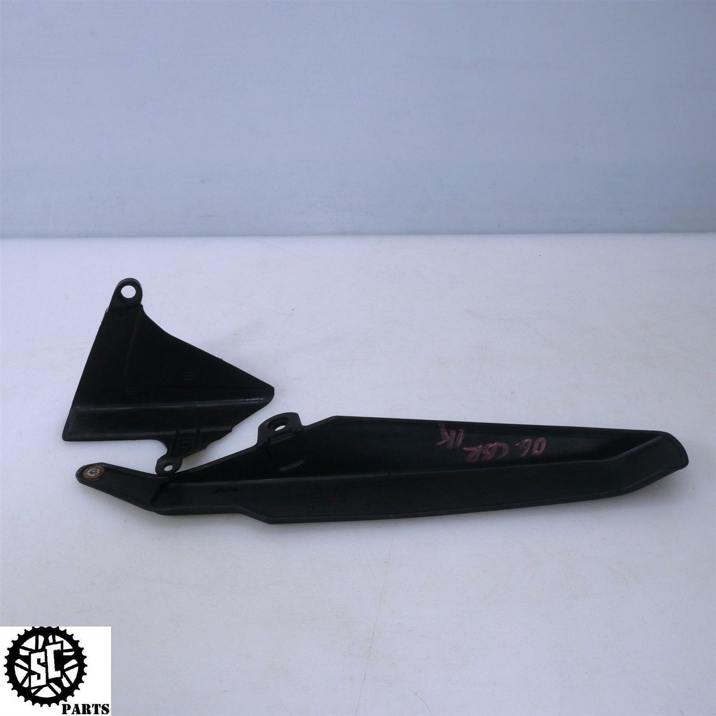 06 07 HONDA CBR1000RR CHAIN GUARD COVER H32 - SALVAGECYCLEPARTS