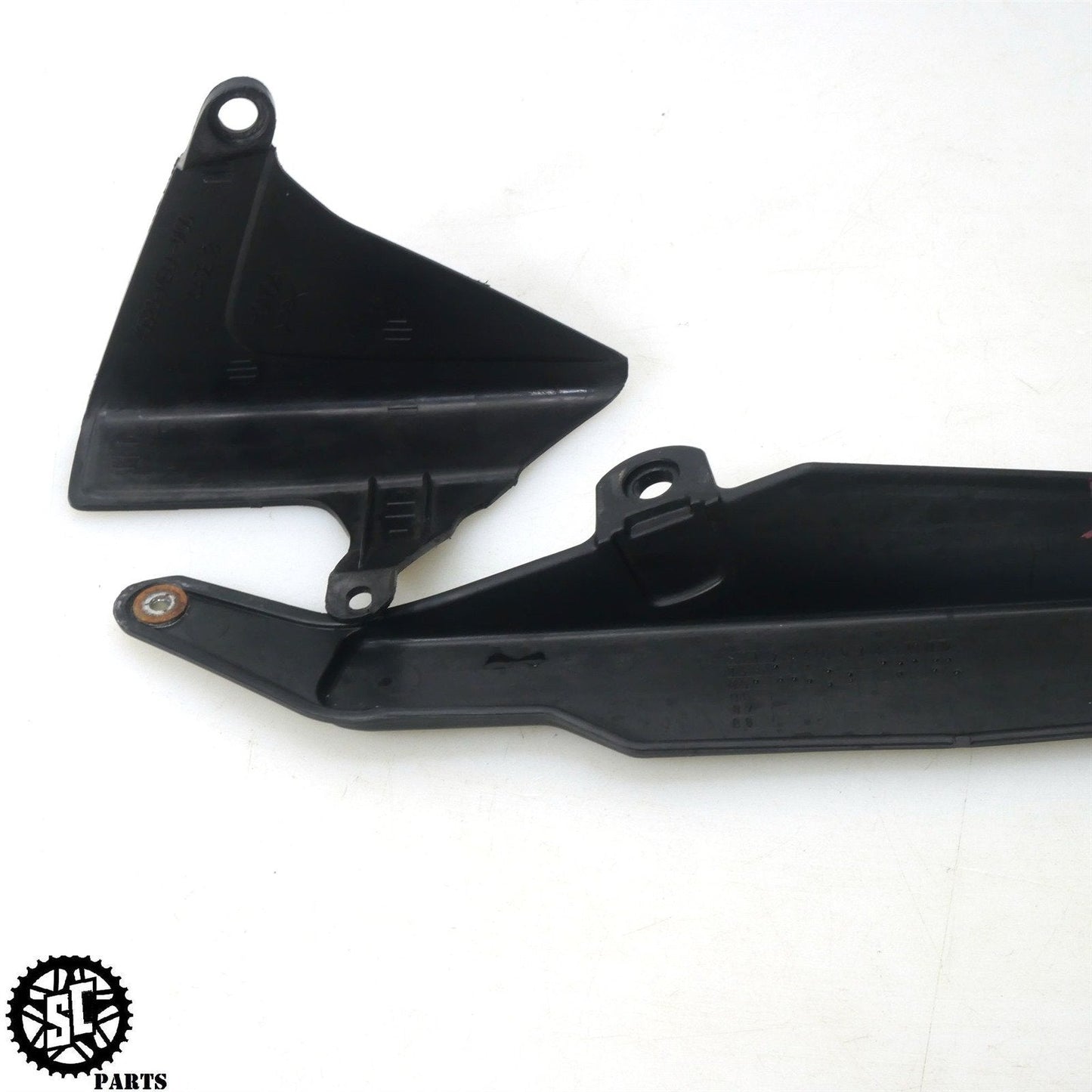 06 07 HONDA CBR1000RR CHAIN GUARD COVER H32 - SALVAGECYCLEPARTS