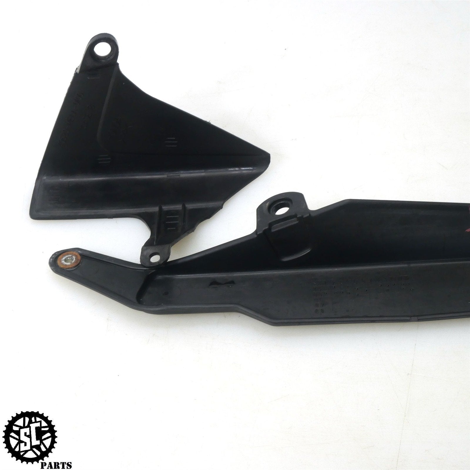 06 07 HONDA CBR1000RR CHAIN GUARD COVER H32 - SALVAGECYCLEPARTS