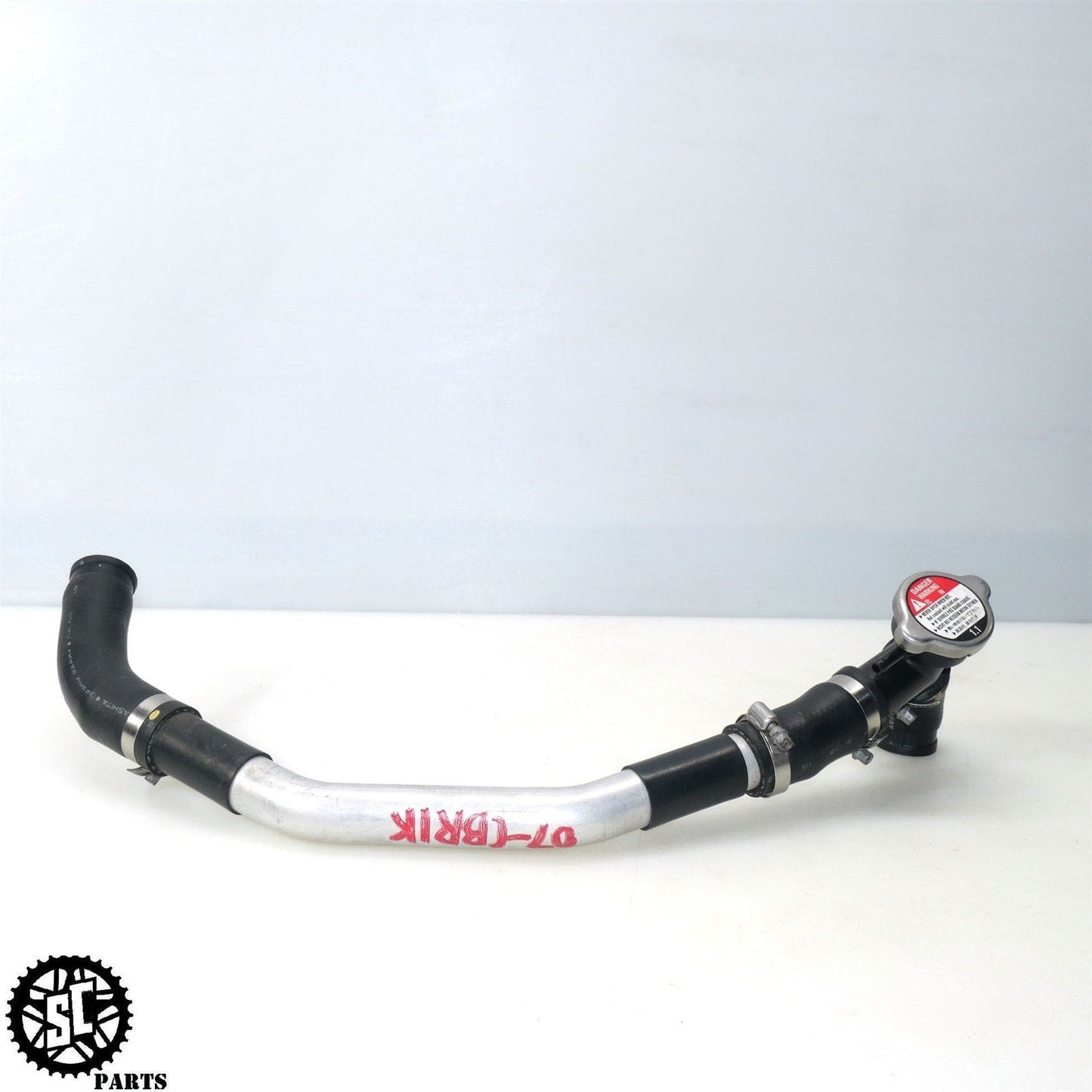 06 07 HONDA CBR1000RR COOLANT PIPE RADIATOR HOSE LINE FILLER CAP H45 - SALVAGECYCLEPARTS