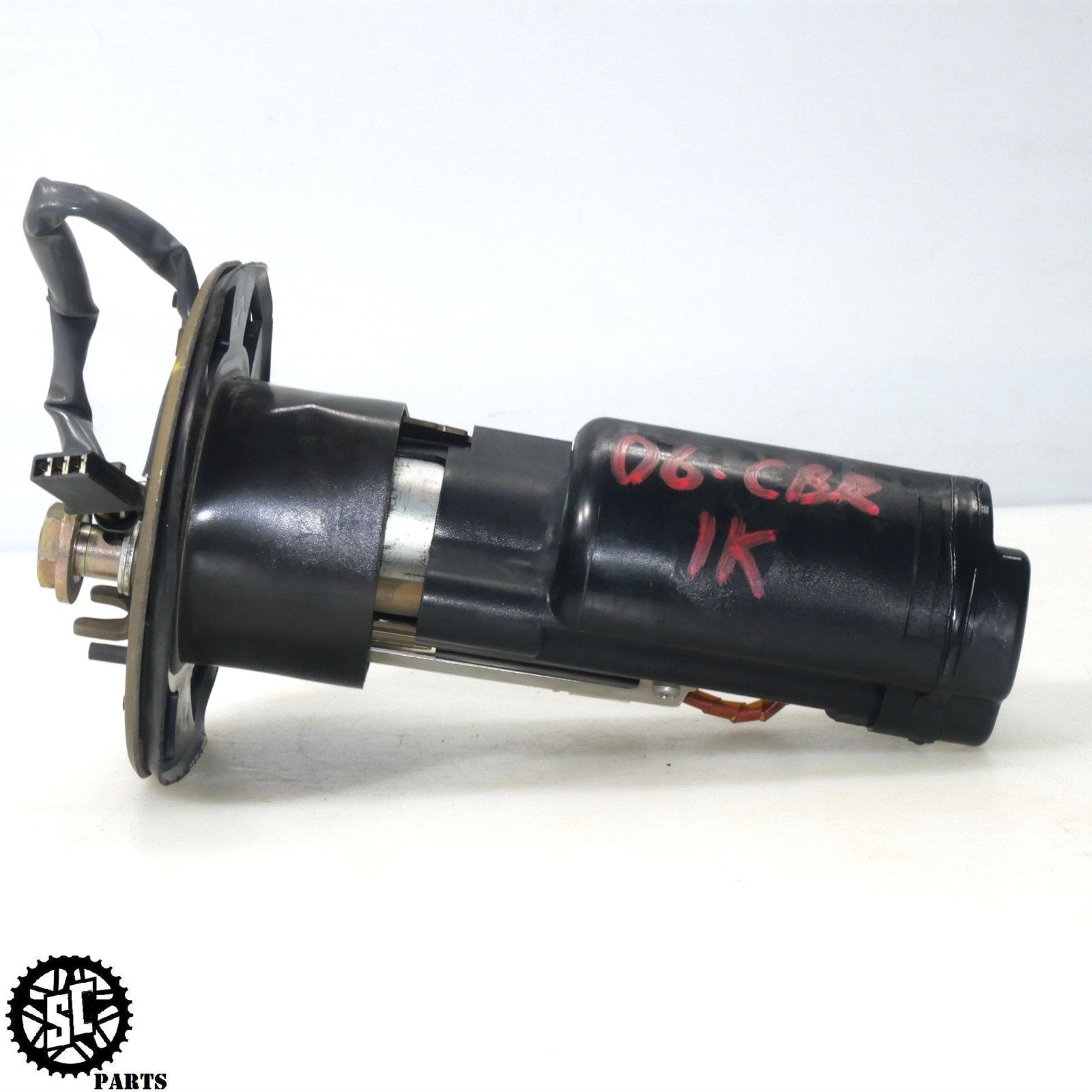 06 07 HONDA CBR1000RR FUEL PUMP 16700MELD21 H32 - SALVAGECYCLEPARTS