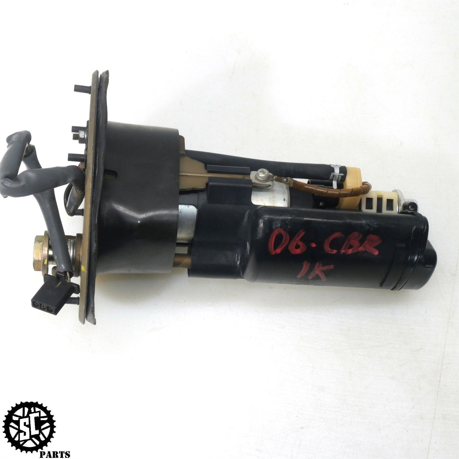 06 07 HONDA CBR1000RR FUEL PUMP 16700MELD21 H32 - SALVAGECYCLEPARTS