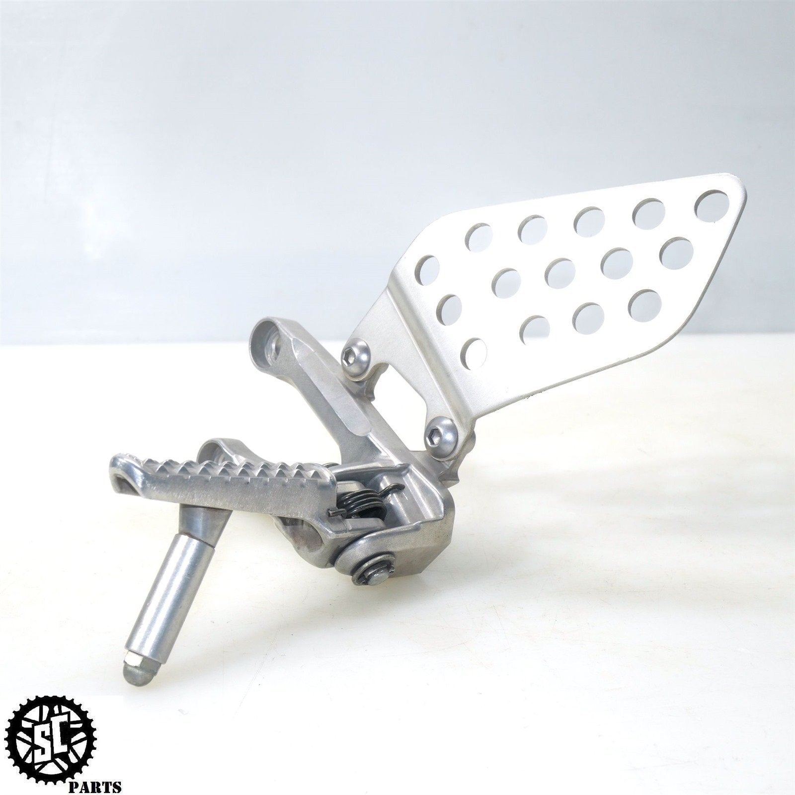 06 07 HONDA CBR1000RR LEFT REAR SET FRONT FOOT PEG H11 - SALVAGECYCLEPARTS