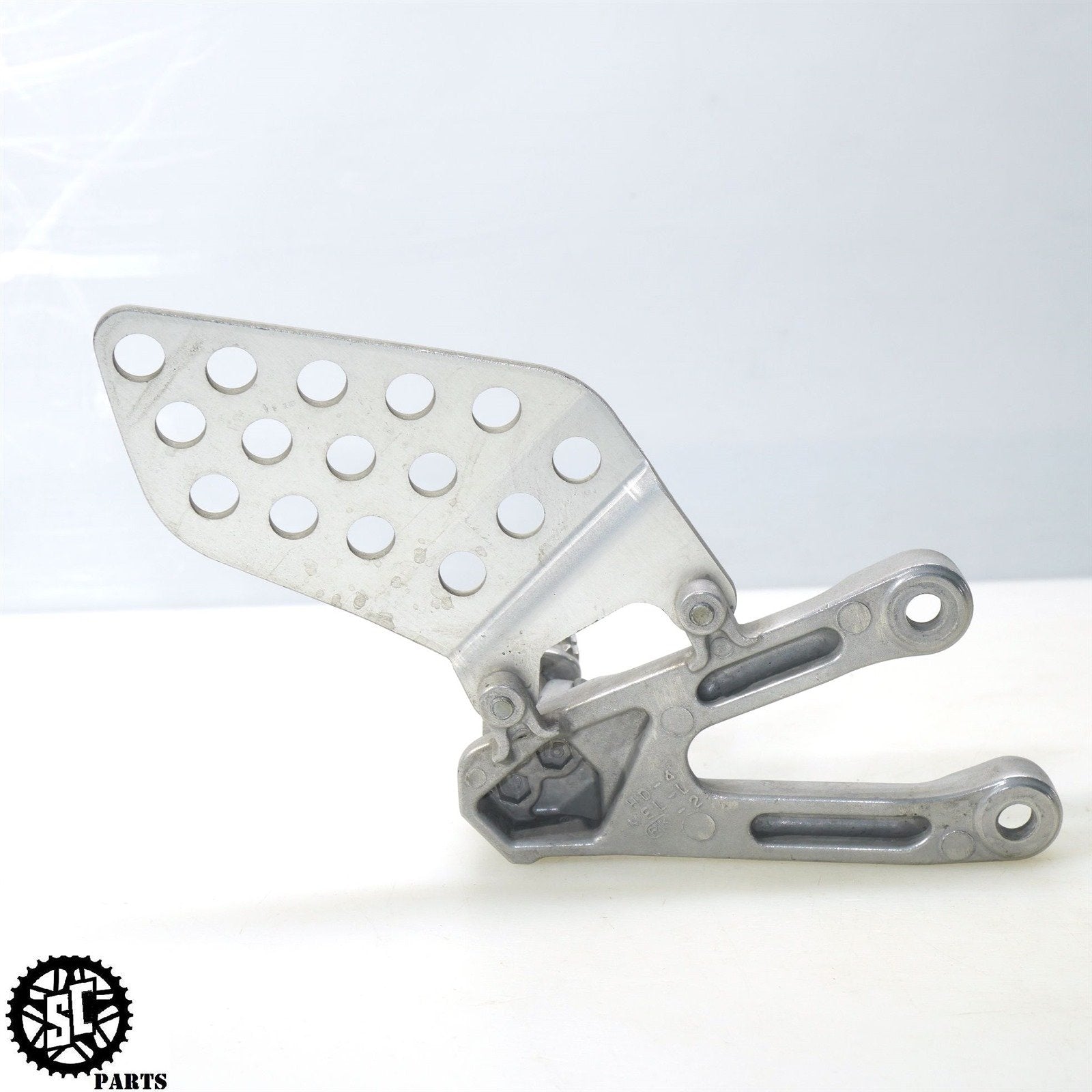 06 07 HONDA CBR1000RR LEFT REARSET FRONT FOOT PEG H46 - SALVAGECYCLEPARTS