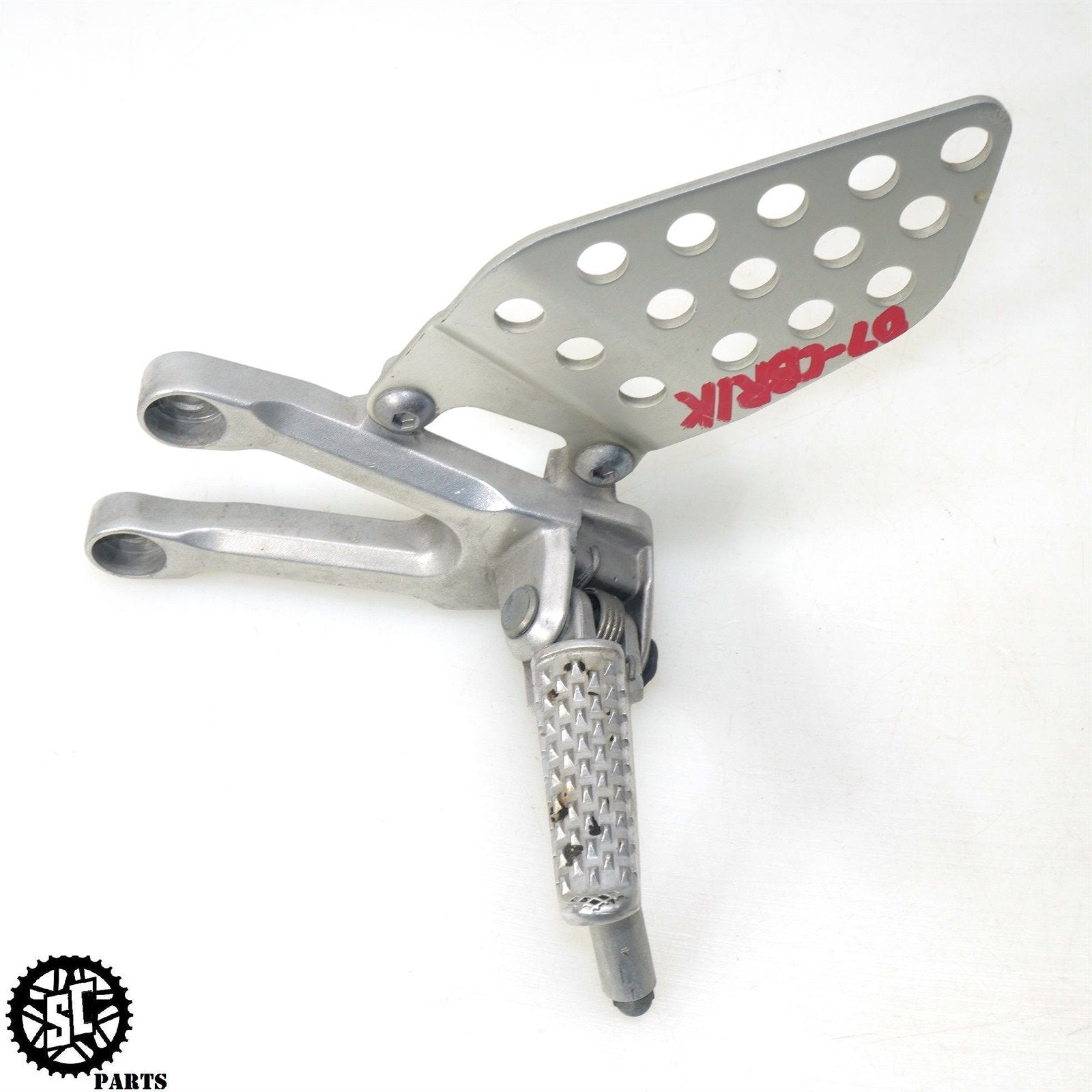 06 07 HONDA CBR1000RR LEFT REARSET FRONT FOOT PEG H46 - SALVAGECYCLEPARTS