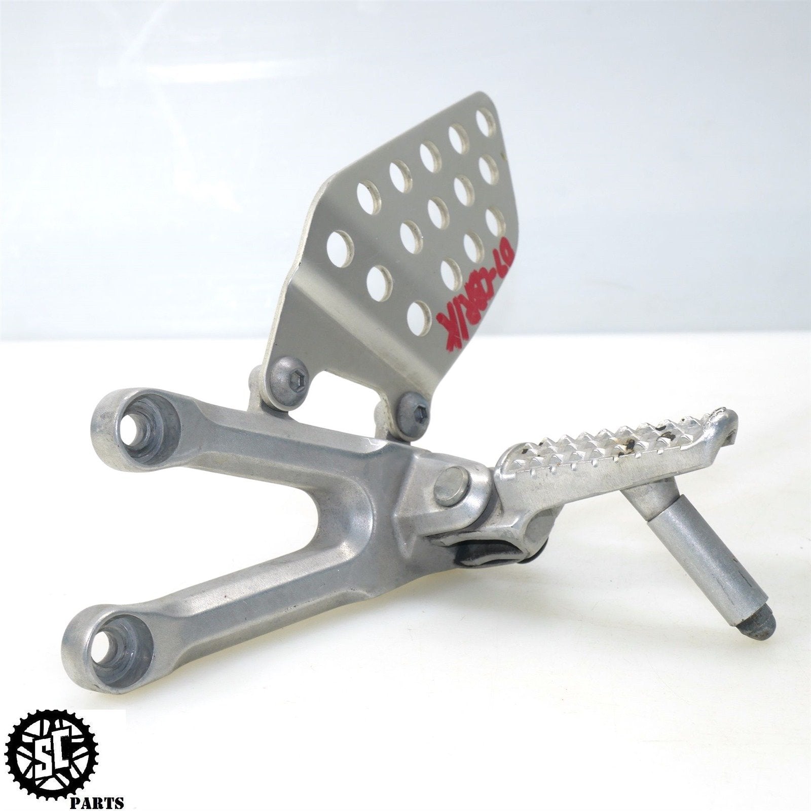 06 07 HONDA CBR1000RR LEFT REARSET FRONT FOOT PEG H46 - SALVAGECYCLEPARTS