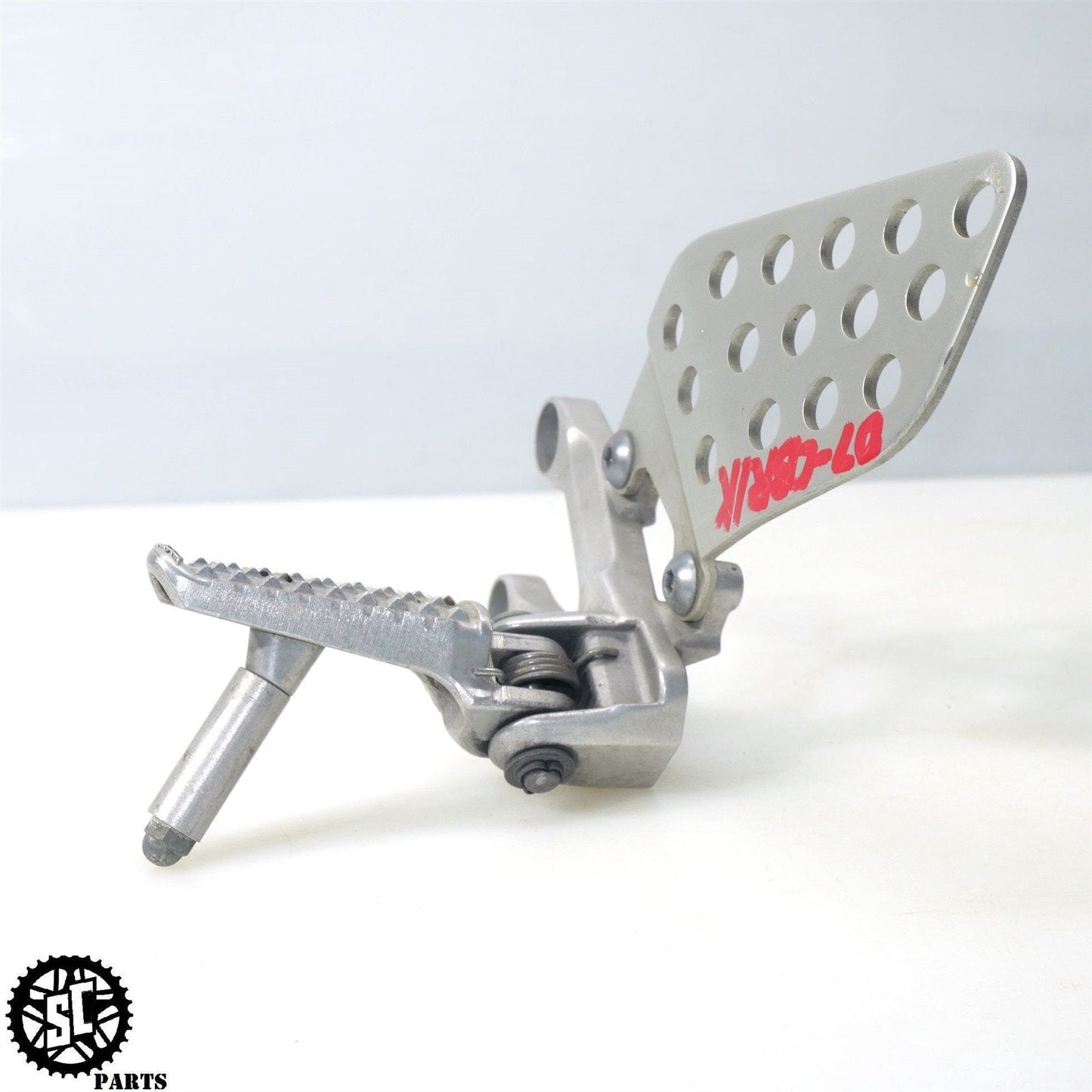 06 07 HONDA CBR1000RR LEFT REARSET FRONT FOOT PEG H46 - SALVAGECYCLEPARTS