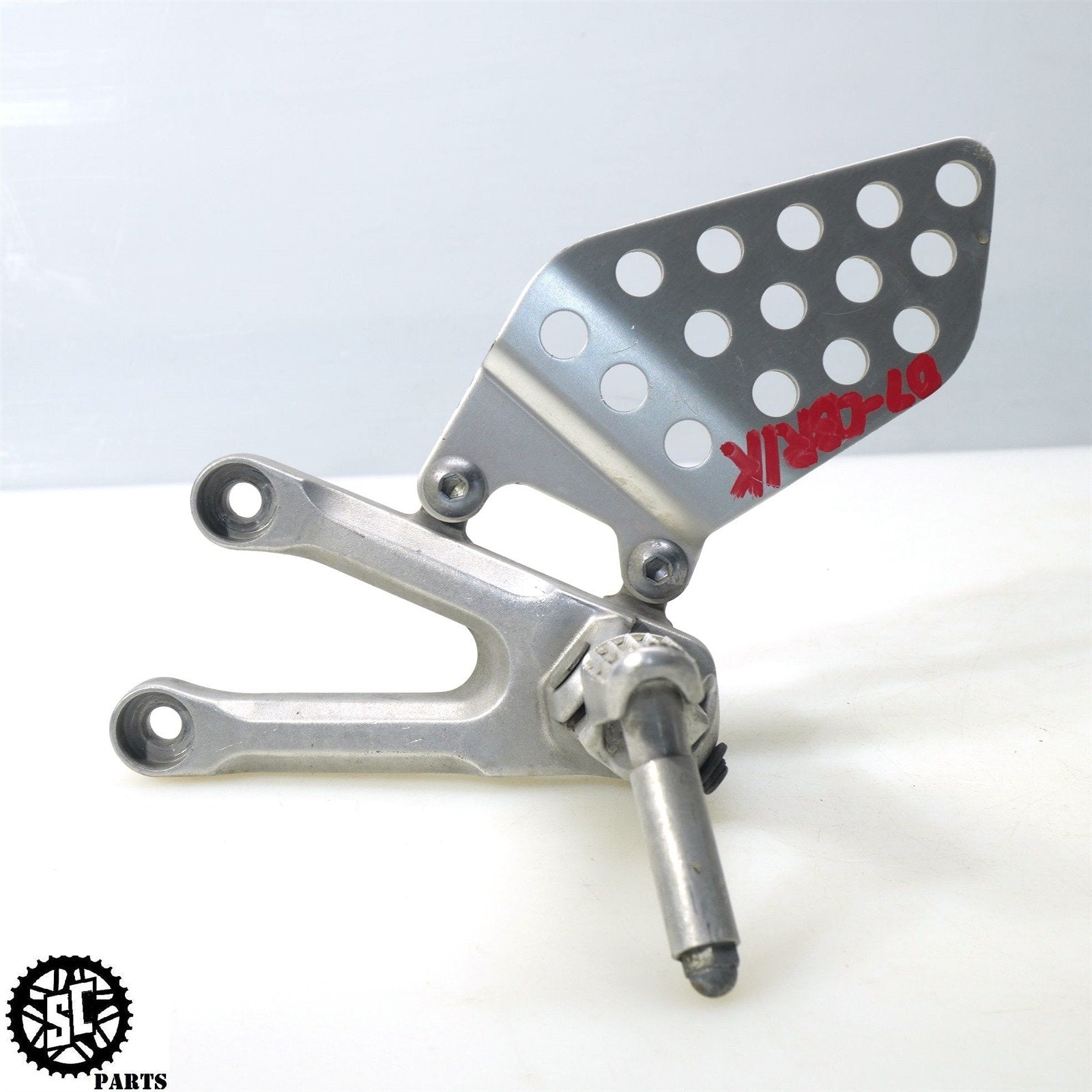 06 07 HONDA CBR1000RR LEFT REARSET FRONT FOOT PEG H46 - SALVAGECYCLEPARTS