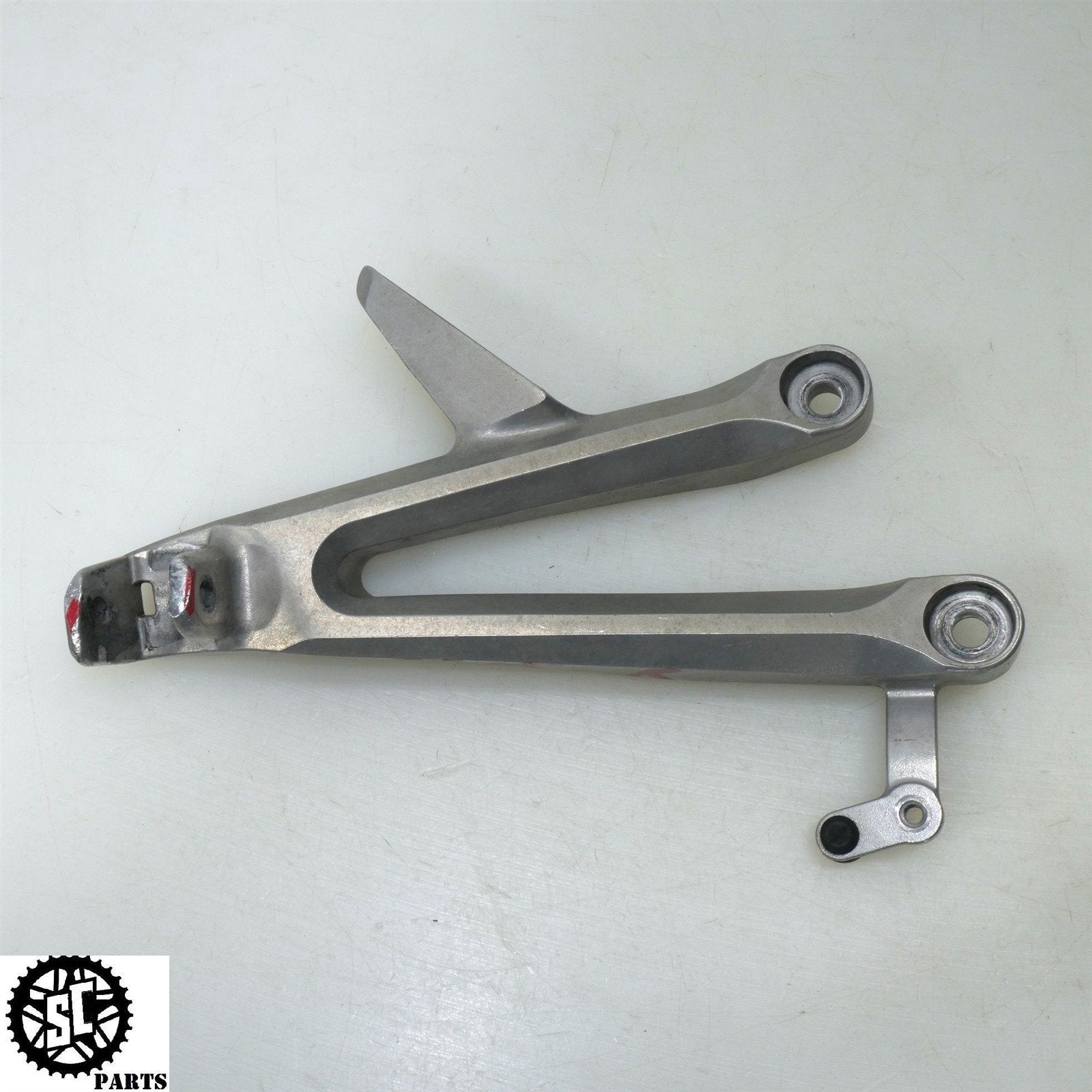 06 07 HONDA CBR1000RR REAR PASSENGER FOOT PEGS LEFT RIGHT H32 - SALVAGECYCLEPARTS