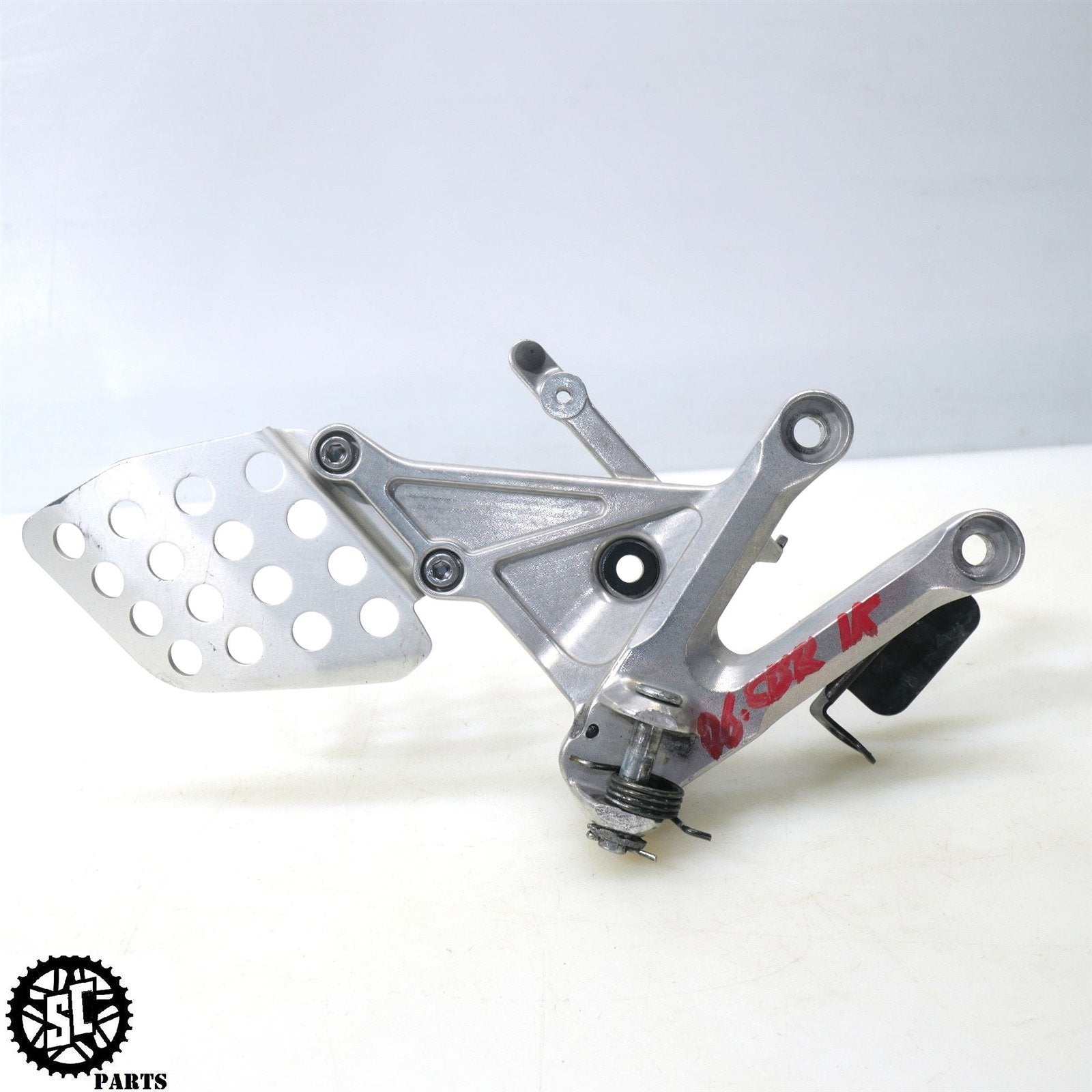 06 07 HONDA CBR1000RR RIGHT REAR SET FRONT FOOT PEG H11 – SALVAGECYCLEPARTS