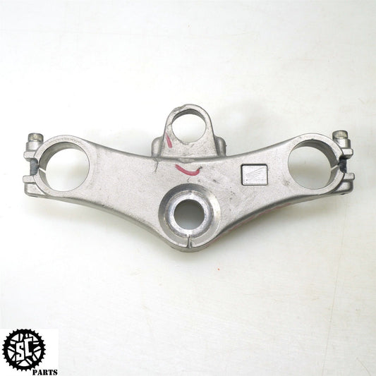 98 99 00 01 HONDA VFR800 UPPER TRIPLE TREE CLAMP H30