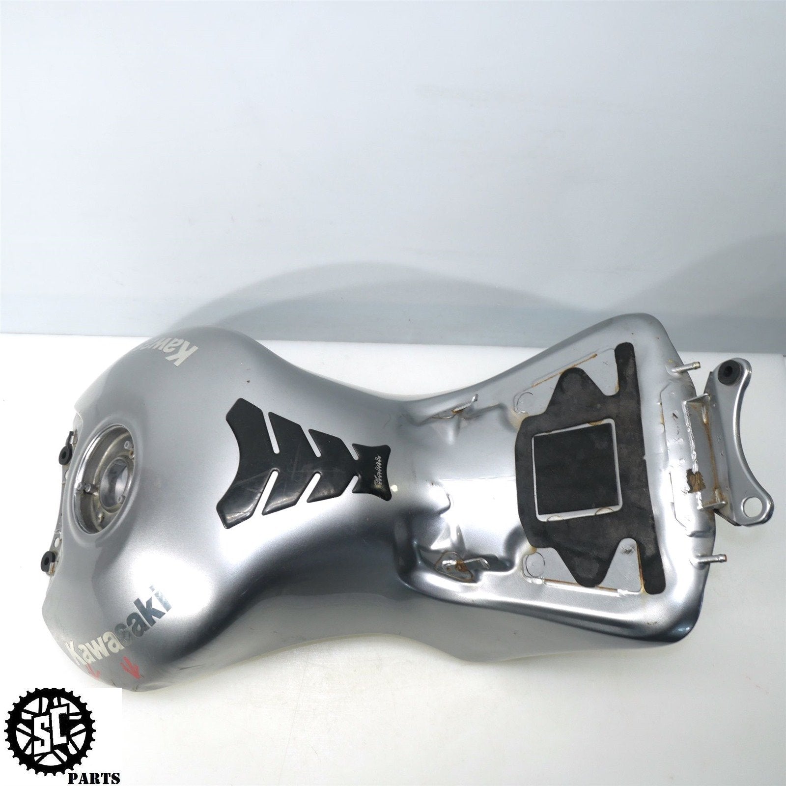 2008 KAWASAKI NINJA ZX14R GAS TANK FUEL CELL K20 – SALVAGECYCLEPARTS