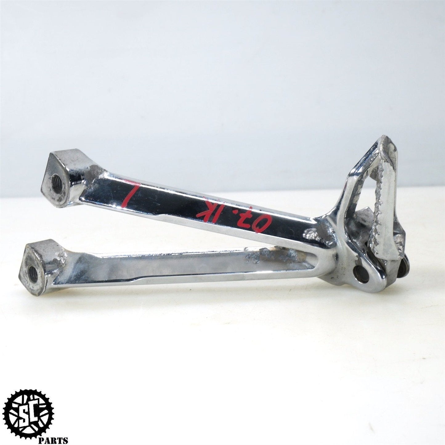 06 07 SUZUKI GSXR 600 LEFT PASSENGER FOOT PEG CHROME S57