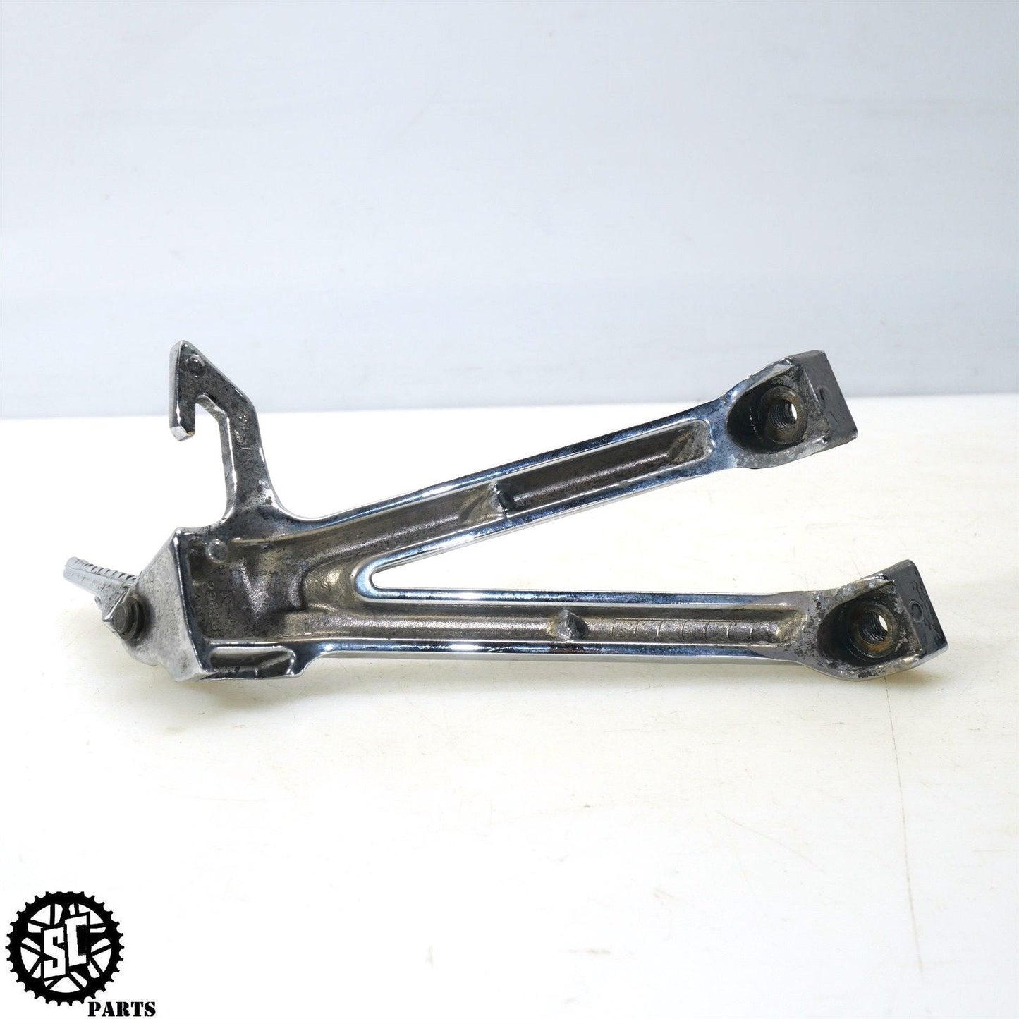 06 07 SUZUKI GSXR 600 LEFT PASSENGER FOOT PEG CHROME S57