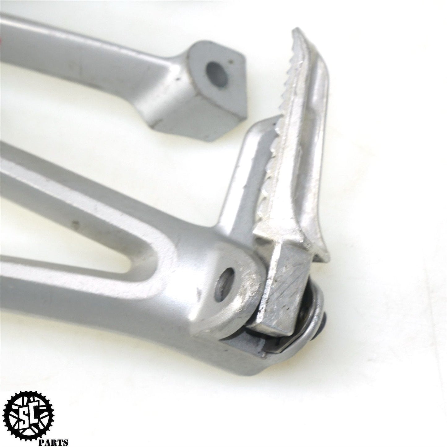 2006 SUZUKI GSXR600 REAR PASSENGER PEGS S47