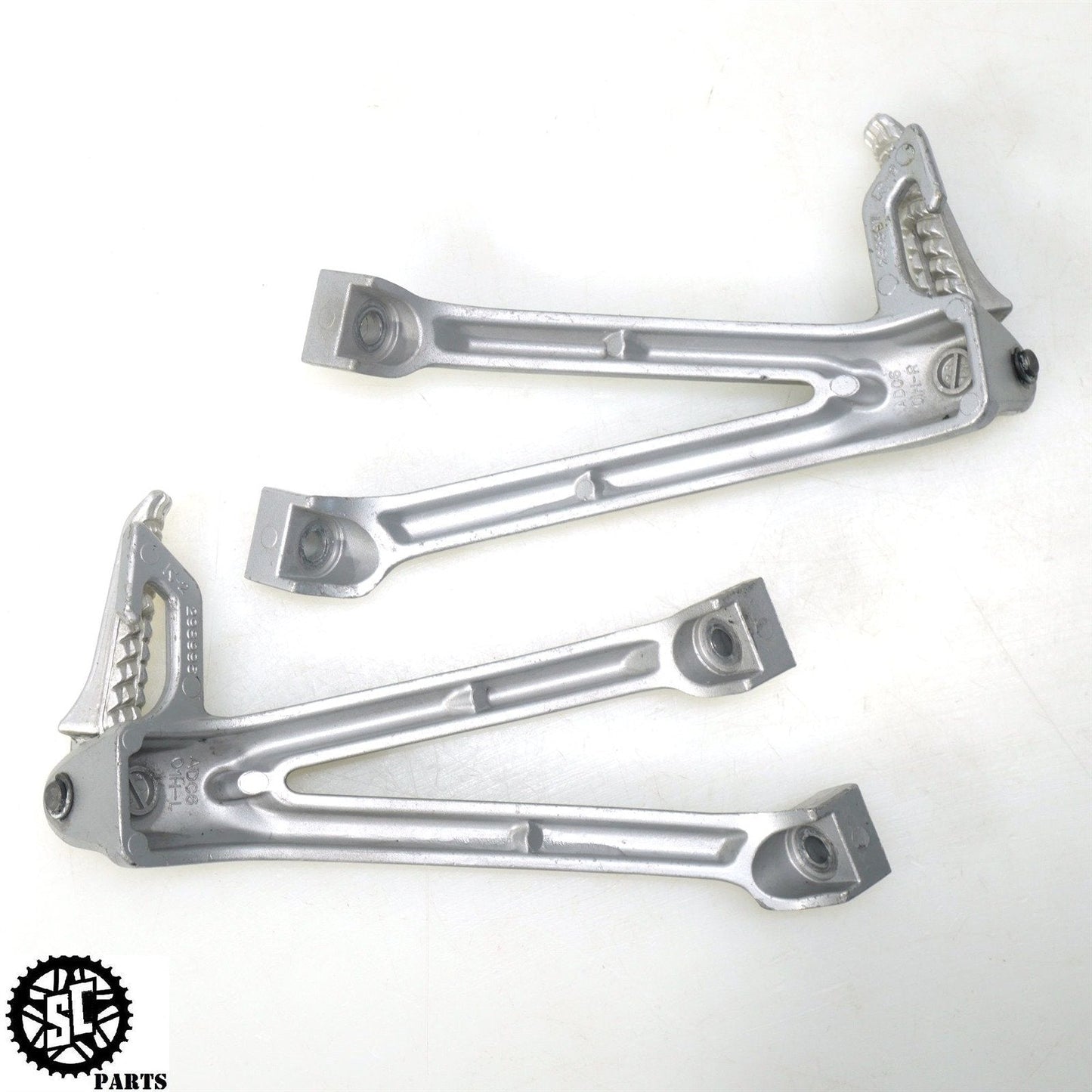 2006 SUZUKI GSXR600 REAR PASSENGER PEGS S47